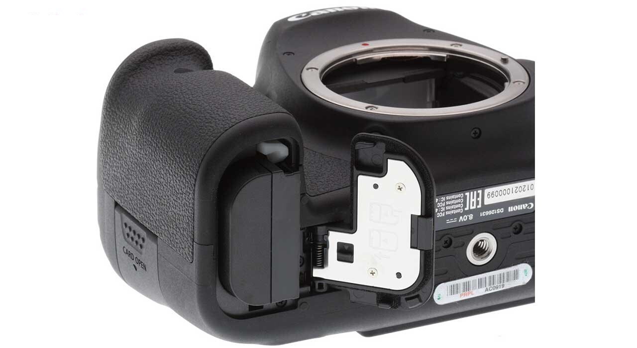 دوربین دیجیتال کانن مدل EOS 6D Mark II بدون لنز