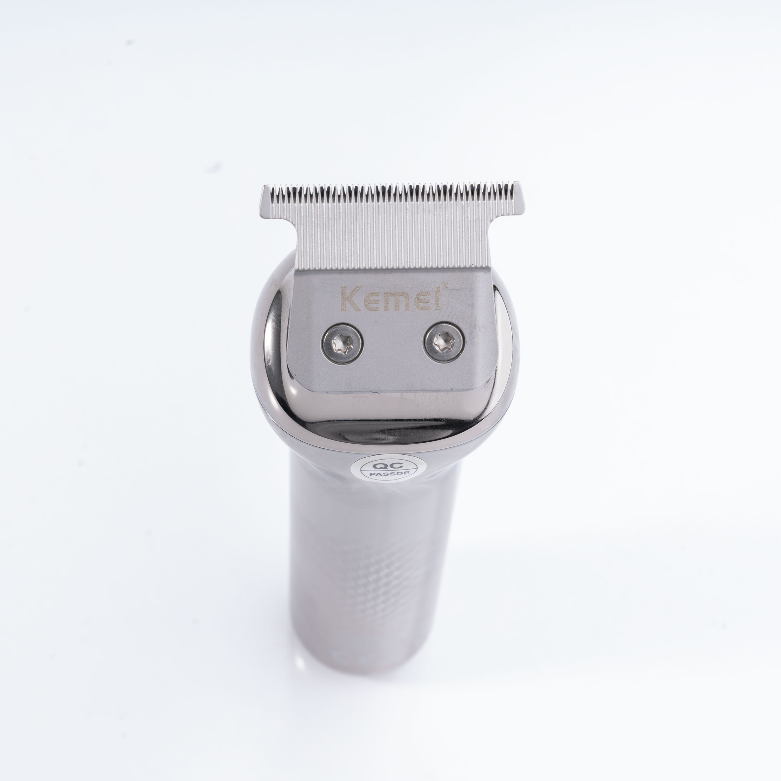 ماشین اصلاح موی سر و صورت کیمی مدل KM-1851، اصلاح به صورت صفر زن، خط زن، منبع انرژی باتری، تکنولوژی اصلاح به صورت تریمر، مدت زمان شارژ 120 دقیقه و مدت زمان استفاده پس از شارژ 180 دقیقه، به همراه برس تمیز کننده، روغن و کابل شارژ USB، دارای عملکرد توربو