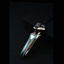 ماشین اصلاح موی صورت وی جی ار مدل V-323، منبع انرژی باتری، تکنولوژی اصلاح به صورت برش چرخشی، اندازه اصلاح 0.01 میلی‌متر، مدت زمان استفاده پس از شارژ 60 دقیقه، به همراه برس تمیزکننده، کیف نگهداری، ضد آب