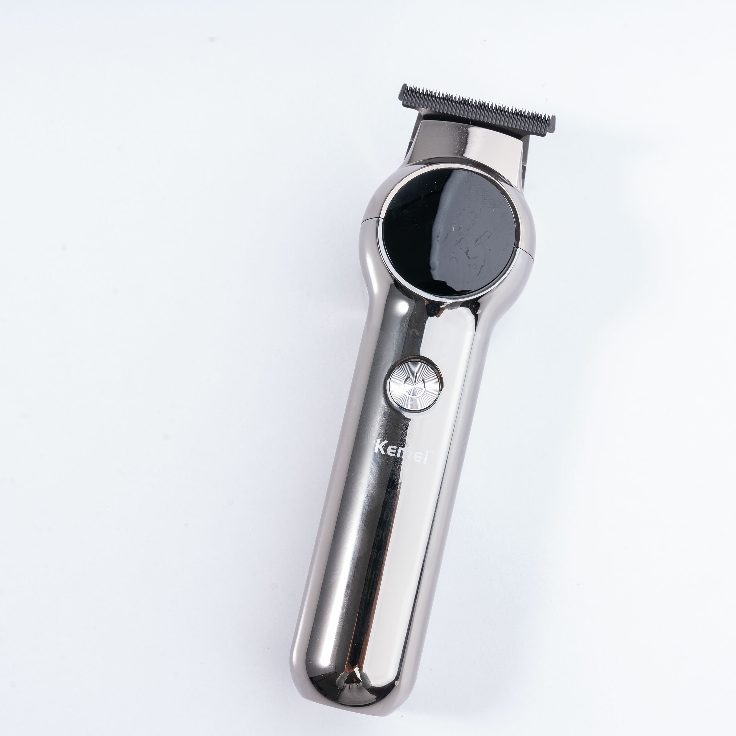 ماشین اصلاح موی سر و صورت کیمی مدل KM-1851، اصلاح به صورت صفر زن، خط زن، منبع انرژی باتری، تکنولوژی اصلاح به صورت تریمر، مدت زمان شارژ 120 دقیقه و مدت زمان استفاده پس از شارژ 180 دقیقه، به همراه برس تمیز کننده، روغن و کابل شارژ USB، دارای عملکرد توربو