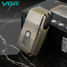 ماشین اصلاح موی سر و صورت وی جی ار مدل V-335، منبع انرژی باتری، تکنولوژی اصلاح به صورت فویلی، مدت زمان شارژ 90 دقیقه و مدت زمان استفاده پس از شارژ 80 دقیقه، به همراه برس تمیزکننده، ضد آب، جنس تیغه استیل پیشرفته