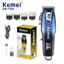 ماشین اصلاح موی سر و صورت کیمی مدل KM-709A، اصلاح به صورت صفر زن، حجم زن، منبع انرژی باتری، تکنولوژی اصلاح به صورت برش مستقیم، مدت زمان شارژ 180 دقیقه و مدت زمان استفاده پس از شارژ 180 دقیقه، به همراه کابل شارژ USB، برس تمیزکننده، روغن، 4 عدد شانه