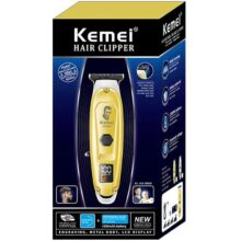 ماشین اصلاح موی سر و صورت کیمی مدل PG-1947، اصلاح به صورت خط زن، منبع انرژی باتری، تکنولوژی اصلاح به صورت برش مستقیم، مدت زمان شارژ 120 دقیقه و مدت زمان استفاده پس از شارژ 120 دقیقه، به همراه آداپتور 5V، کابل شارژ USB، برس تمیزکننده، روغن