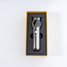 ماشین اصلاح موی سر و صورت کیمی مدل KM-1851، اصلاح به صورت صفر زن، خط زن، منبع انرژی باتری، تکنولوژی اصلاح به صورت تریمر، مدت زمان شارژ 120 دقیقه و مدت زمان استفاده پس از شارژ 180 دقیقه، به همراه برس تمیز کننده، روغن و کابل شارژ USB، دارای عملکرد توربو