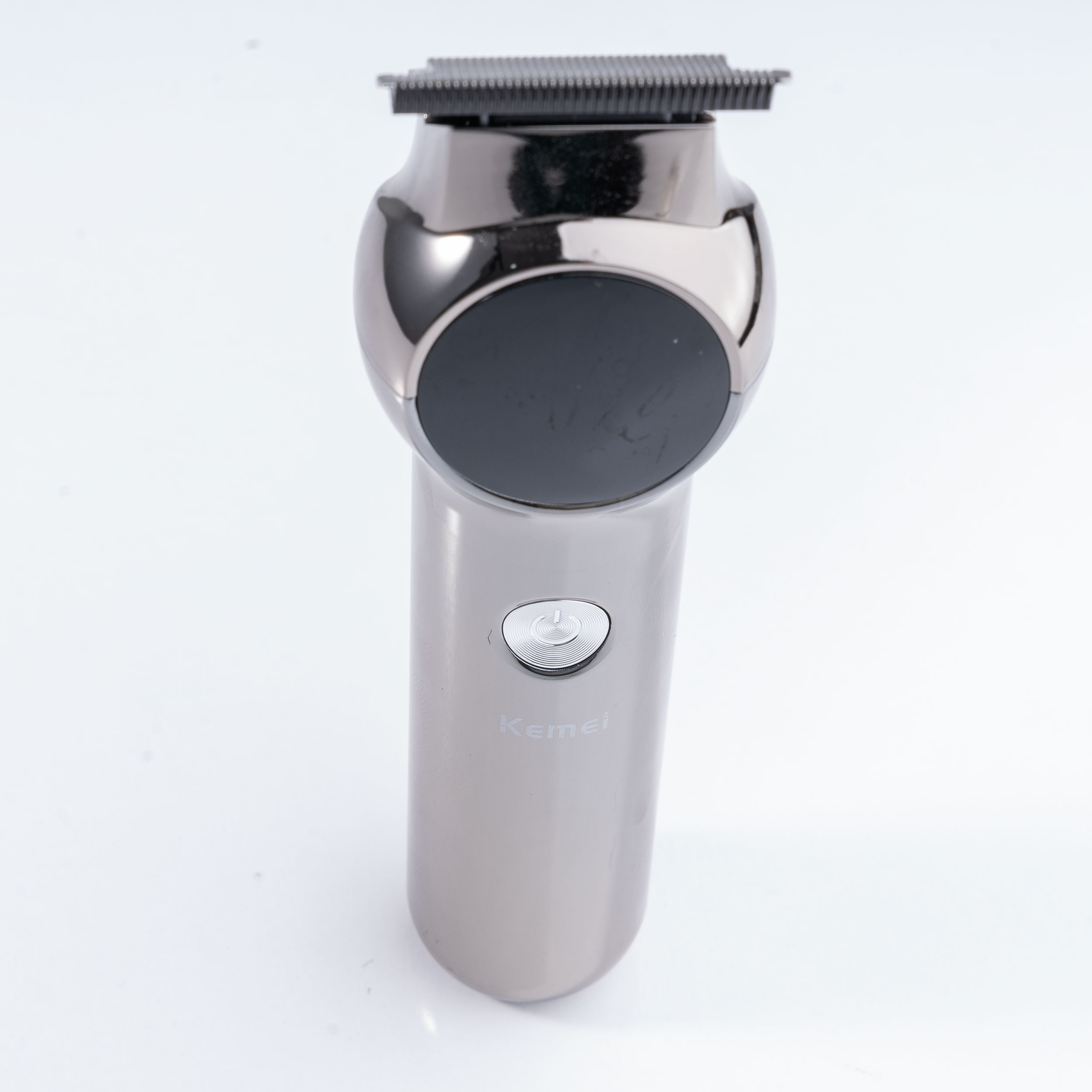 ماشین اصلاح موی سر و صورت کیمی مدل KM-1851، اصلاح به صورت صفر زن، خط زن، منبع انرژی باتری، تکنولوژی اصلاح به صورت تریمر، مدت زمان شارژ 120 دقیقه و مدت زمان استفاده پس از شارژ 180 دقیقه، به همراه برس تمیز کننده، روغن و کابل شارژ USB، دارای عملکرد توربو