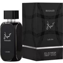 ادوپرفیوم مردانه لطافه، مدل حیاتی با حجم 100 میلی‌لیتر و رایحه طبیعت، شیرین، خوراکی، خنک، چوب، مناسب تمام فصول، نت آغازین سیب، ترنج، نت میانی دارچین، چوبهای جنگلی، نت پایانی مشک، وانیل