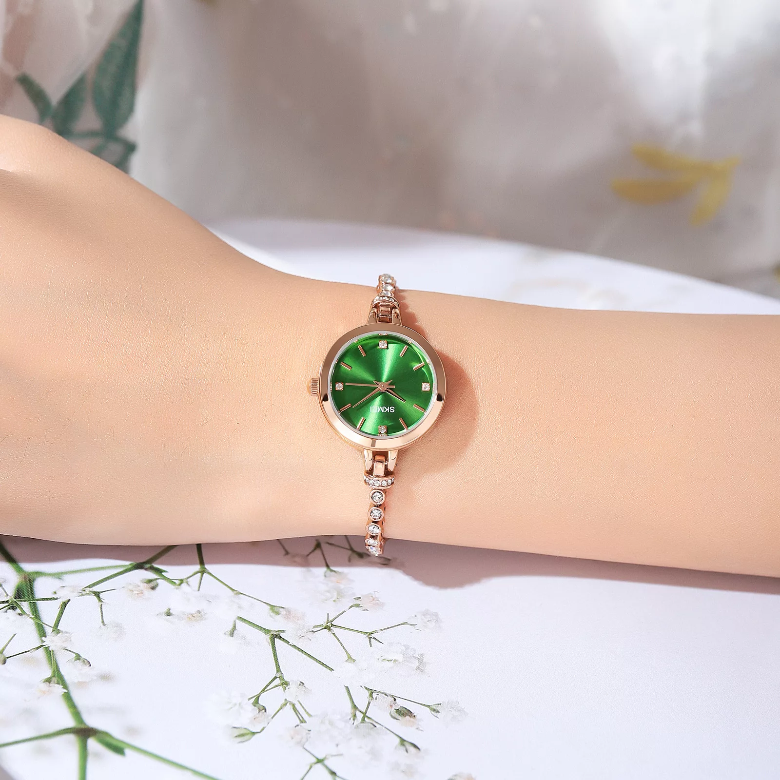 ساعت مچی عقربه ای زنانه اسکمی مدل 1854GRN