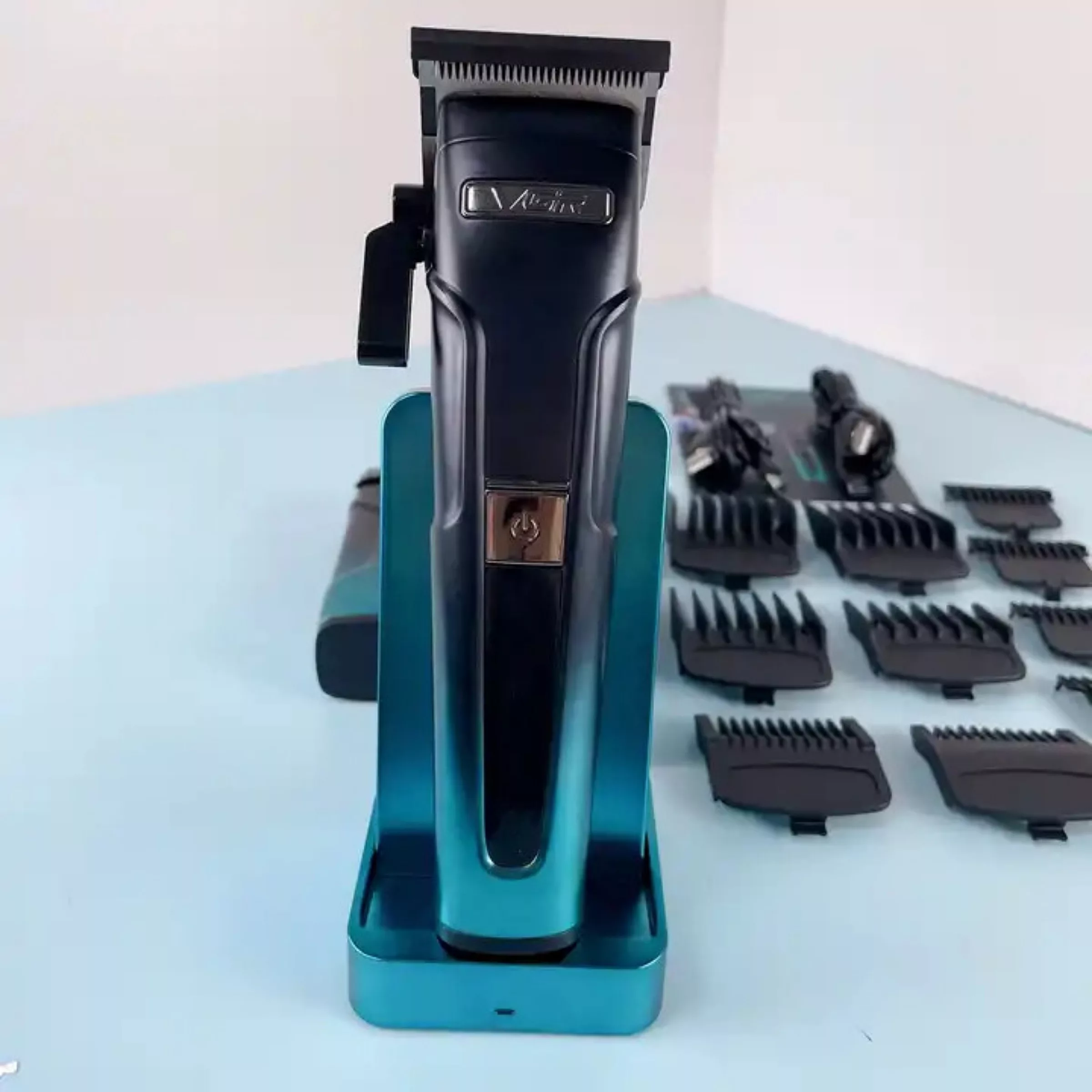 ماشین اصلاح موی سر و صورت وی جی ار مدل v-694 مجموعه 3 عددی