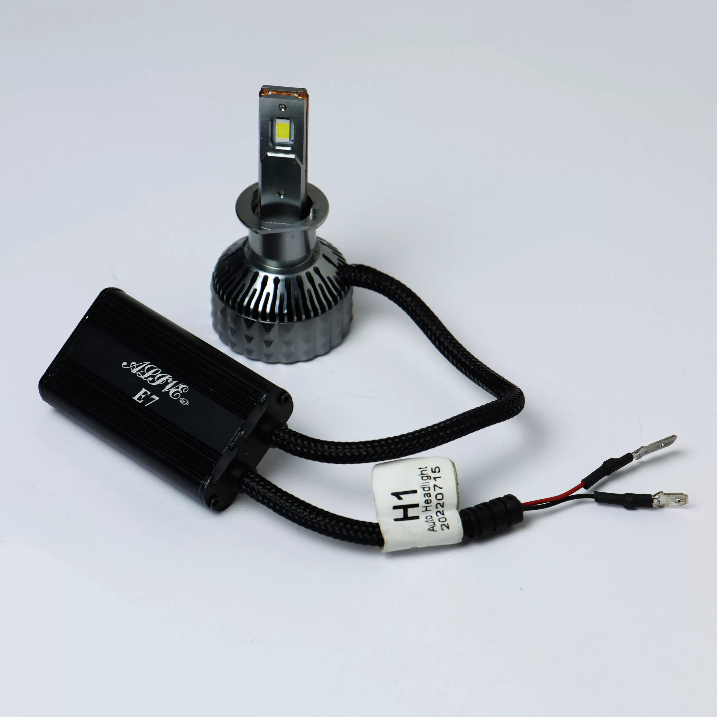 هدلایت خودرو الایو مدل E7 پایه H1 بسته دو عددی