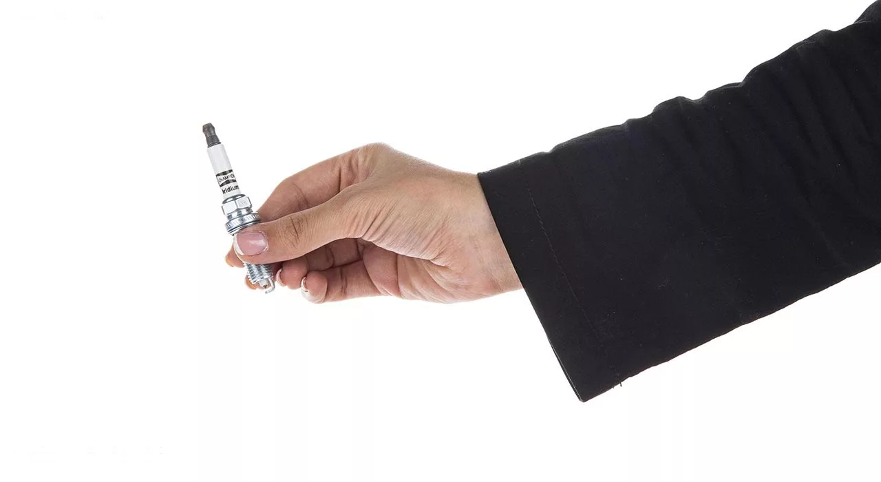 شمع خودرو ایریدیوم سوزنی چمپیون مناسب برای خانواده بنز و بی ام و