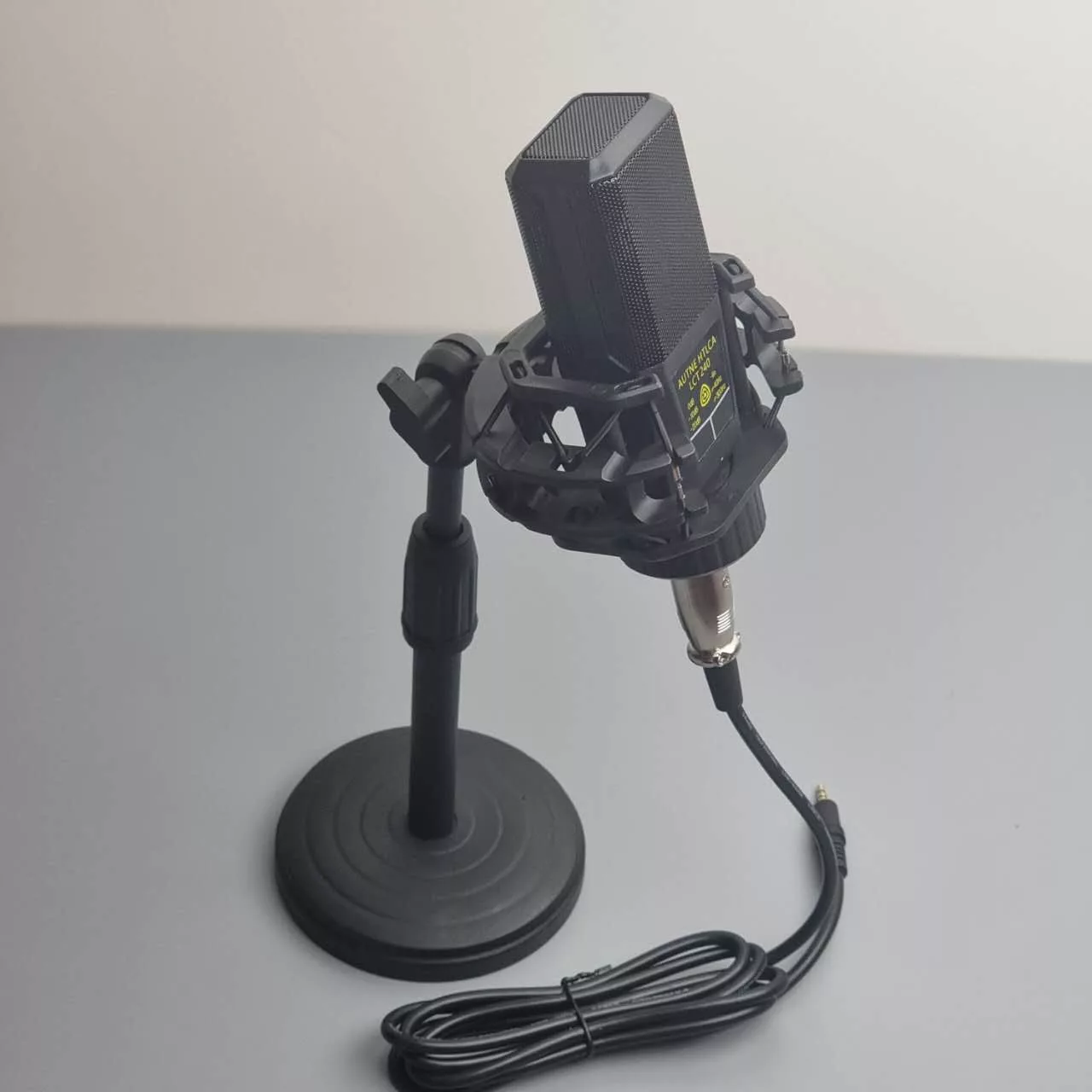میکروفون استودیویی مدل LCT240 همراه با کارت صدای V8