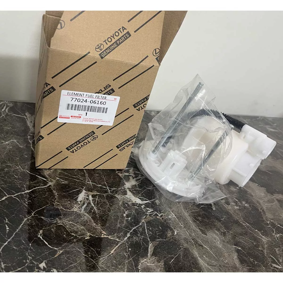 فیلتر سوخت تویوتا جنیون پارتس مدل 06160-77024 مناسب برای کمری 2011-2016
