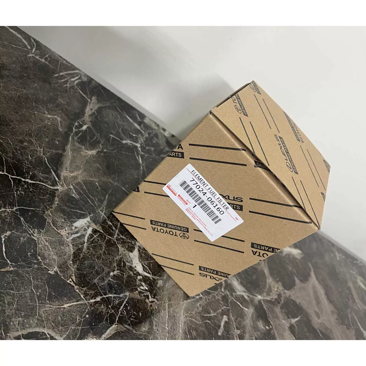 فیلتر سوخت تویوتا جنیون پارتس مدل 06160-77024 مناسب برای کمری 2011-2016