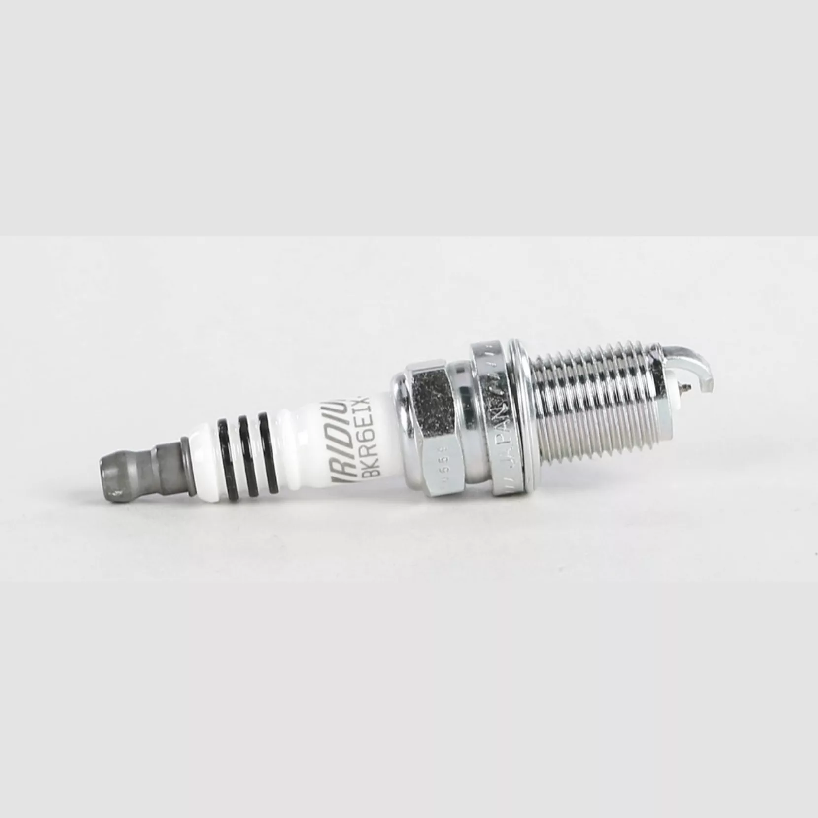 شمع خودرو ان جی کی مدل IX سوزنی پایه کوتاه ایریدیوم BKR6EIX-11 بسته ۴ عددی