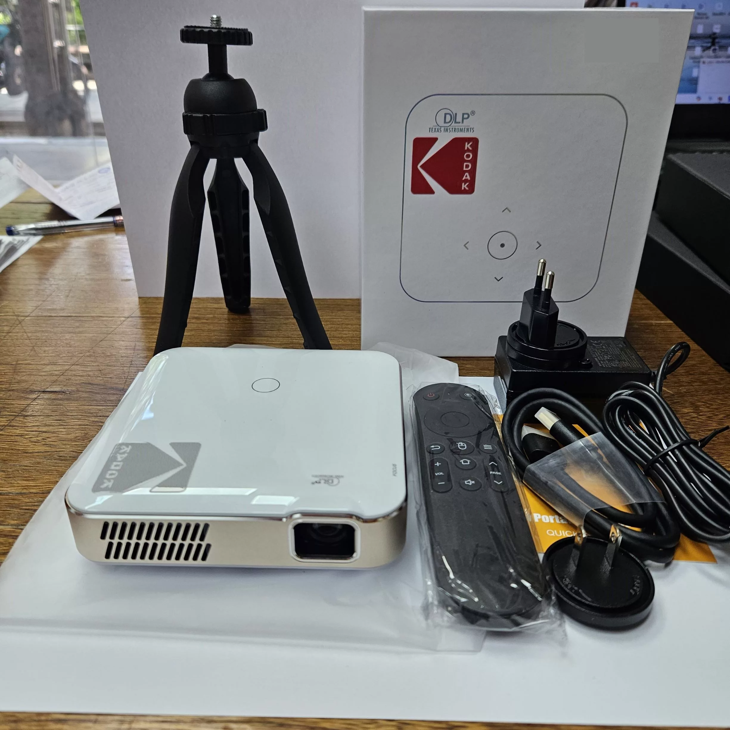 مینی ویدئو پروژکتور کداک مدل LUMA 450