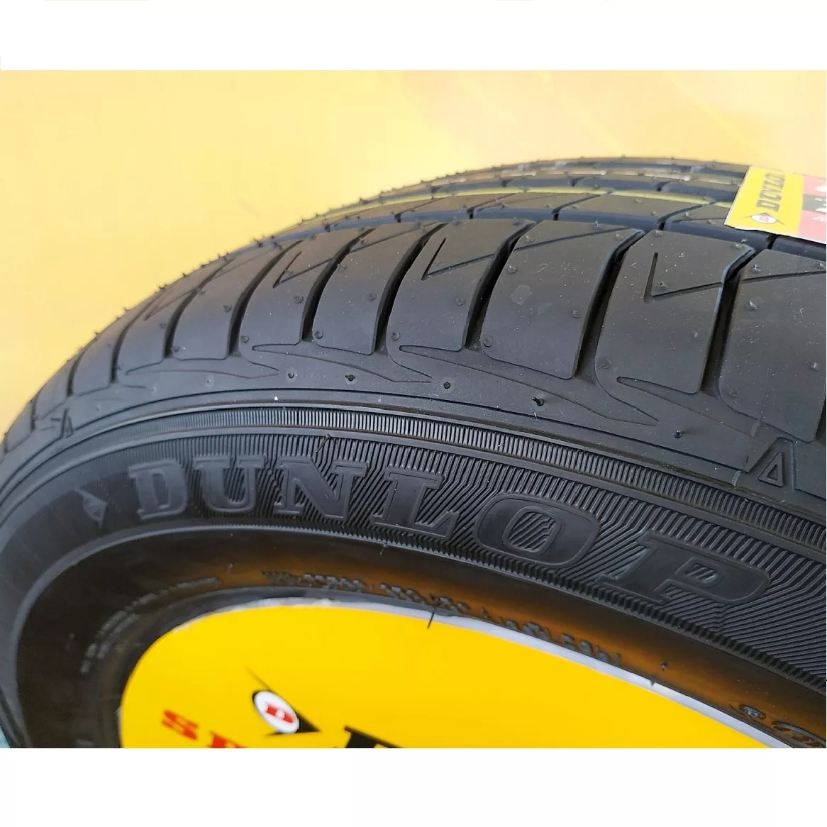 لاستیک خودرو دانلوپ تایر مدل LM705 سایز 205/60R15 - دو حلقه