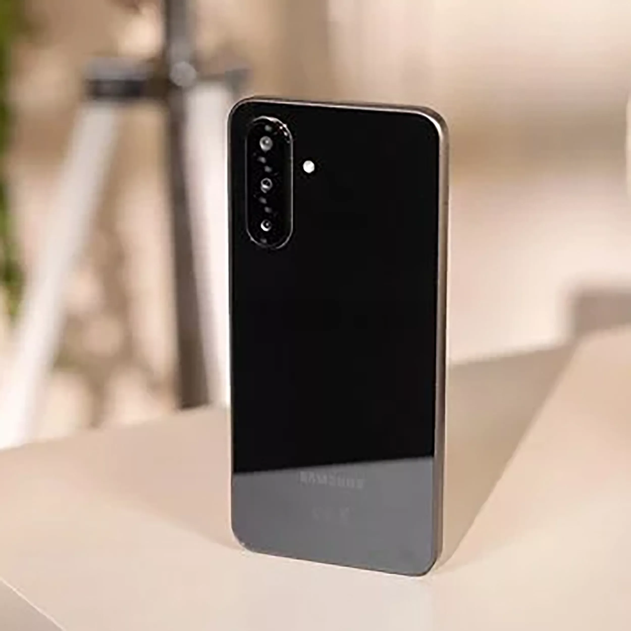 گوشی موبایل سامسونگ مدل Galaxy A26 دو سیم کارت ظرفیت 256 گیگابایت و رم 8 گیگابایت - ویتنام - به همراه شارژر 25 وات سامسونگ