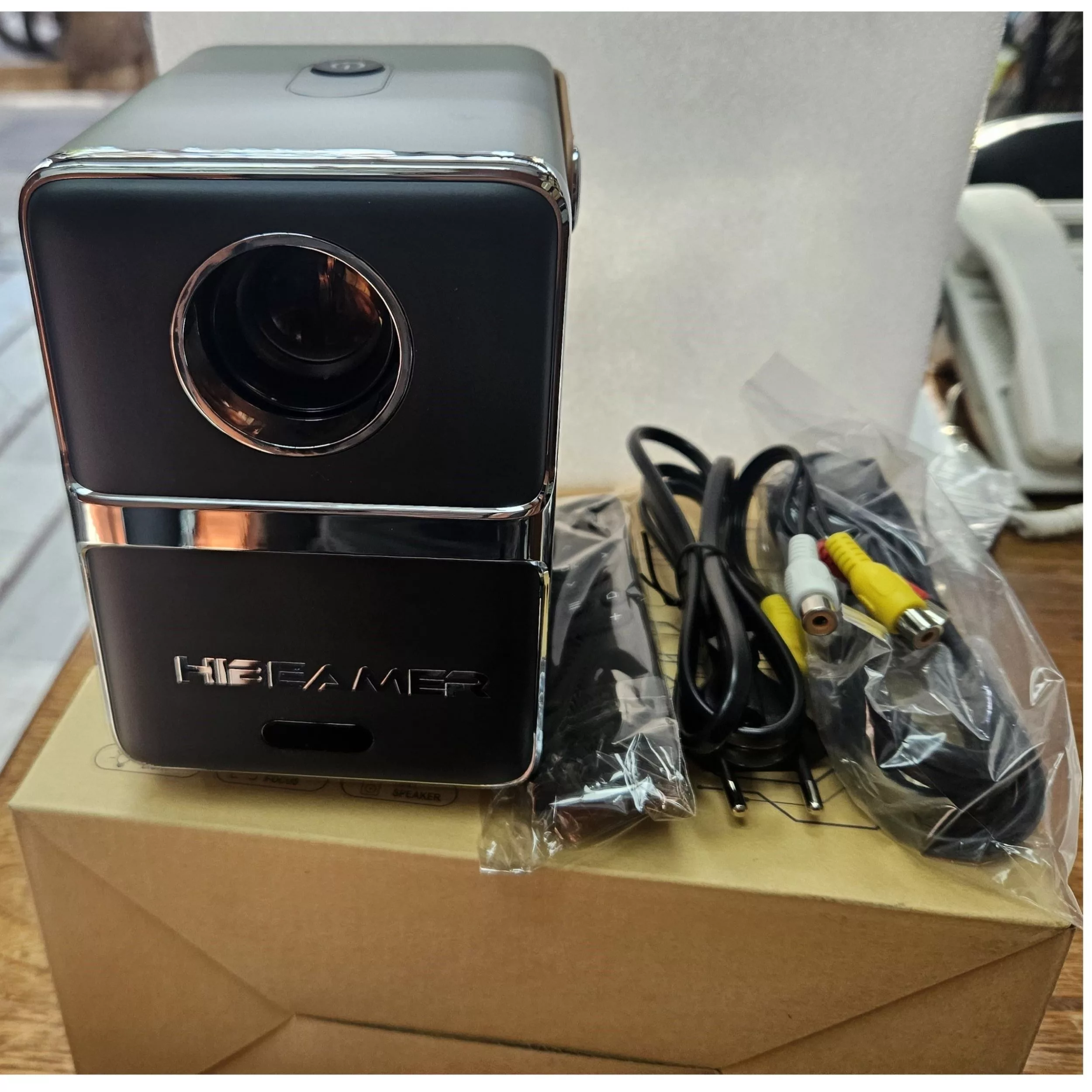 مینی ویدئو پروژکتور هایبیمر مدل P61