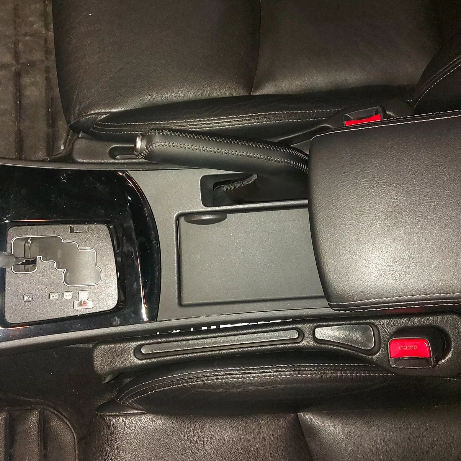 نظم دهنده و پرکننده فضای بین صندلی و کنسول مزدا مدل 2in1 مناسب برای مزدا 3 بسته 4عددی