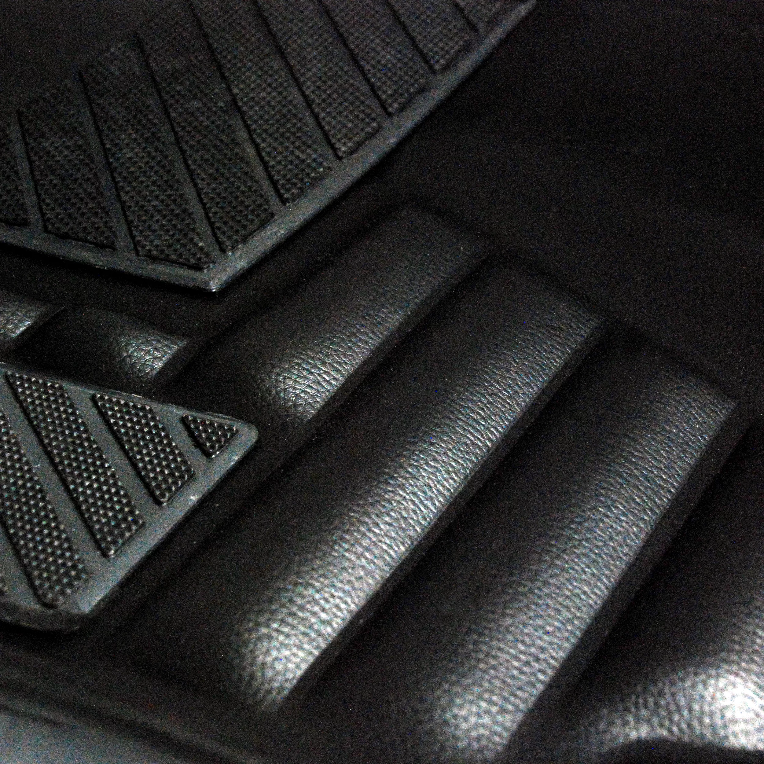 کفپوش پنج بعدی خودرو پانیذ مدل EVA مناسب برای رانا پلاس به همراه کفپوش صندوق