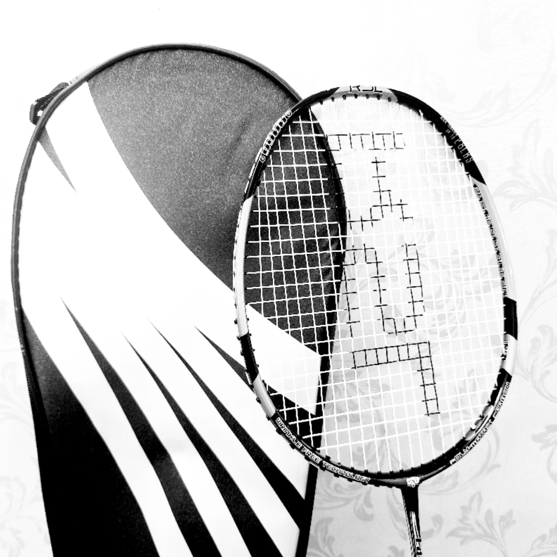 راکت بدمینتون آر اس ال مدل LASER 9900