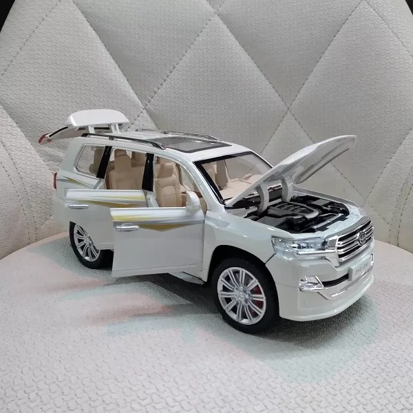 ماشین بازی مدل دود زا طرح ماکت تویوتا لندکروز کد 9817