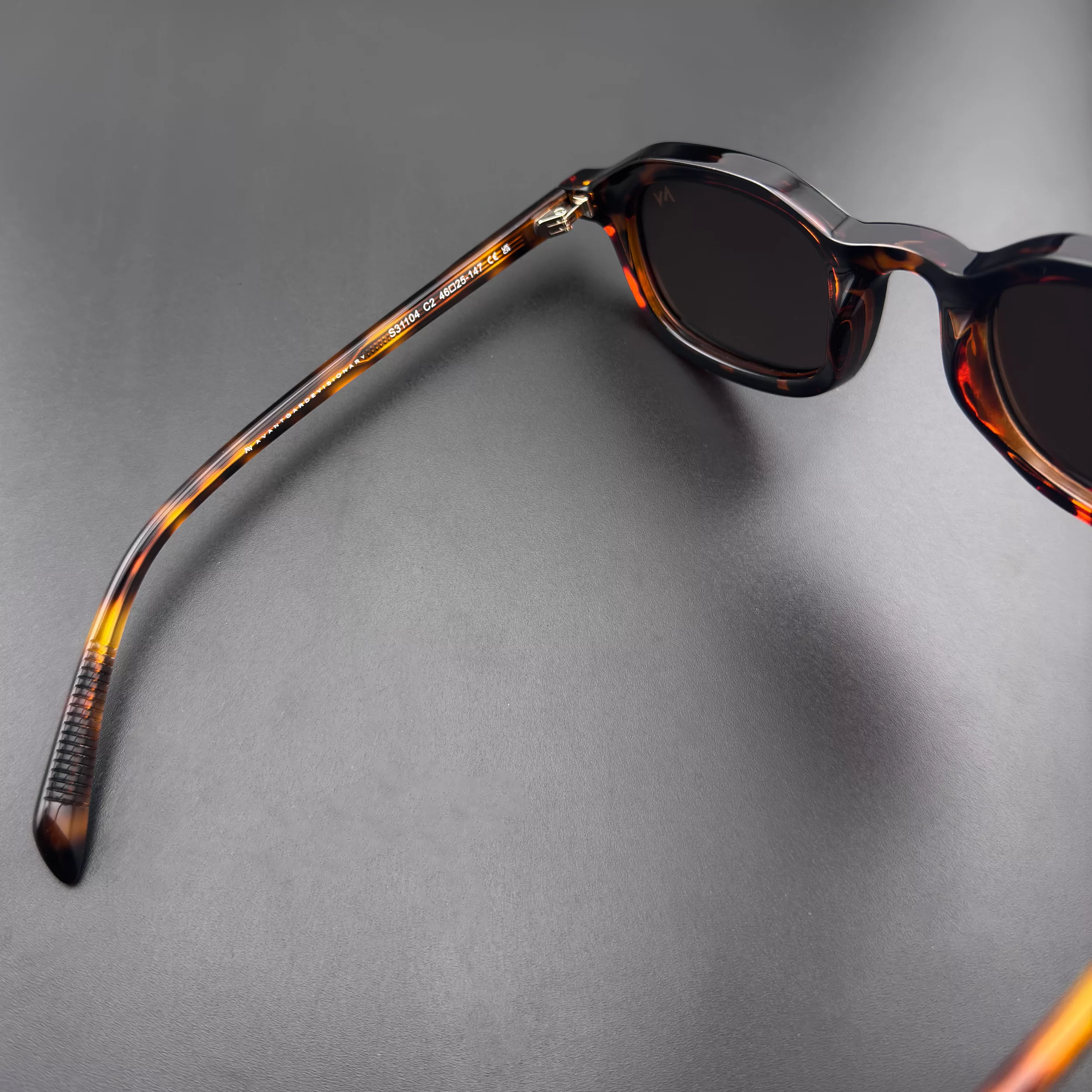 عینک آفتابی مربعی آلبرت وگ مدل S31104C2 Acetate Avantgarde Visionary