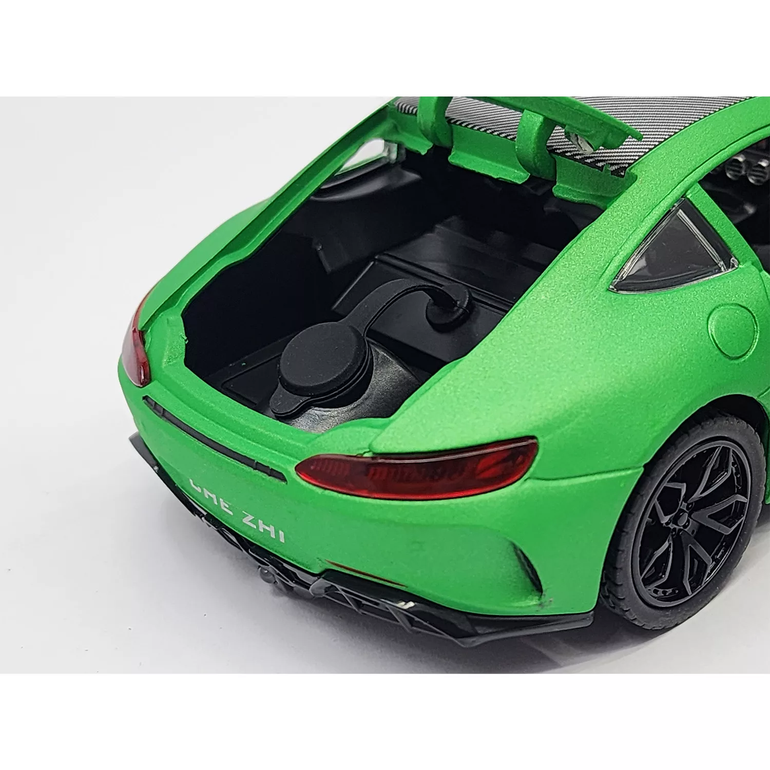 ماکت ماشین مدل فلزی 6درب بازشو موزیکال BENZ AMG GT دودزا