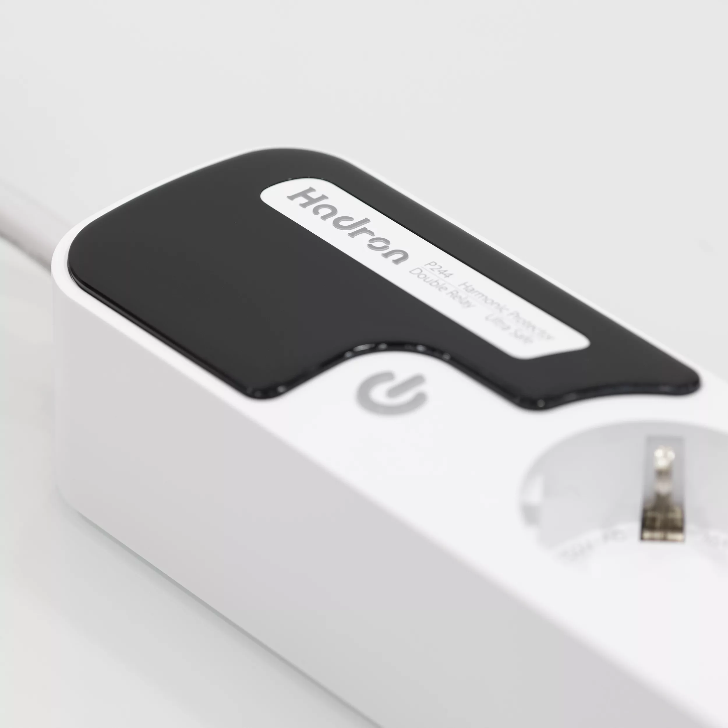 محافظ ولتاژ هارمونیک هادرون مدل P244