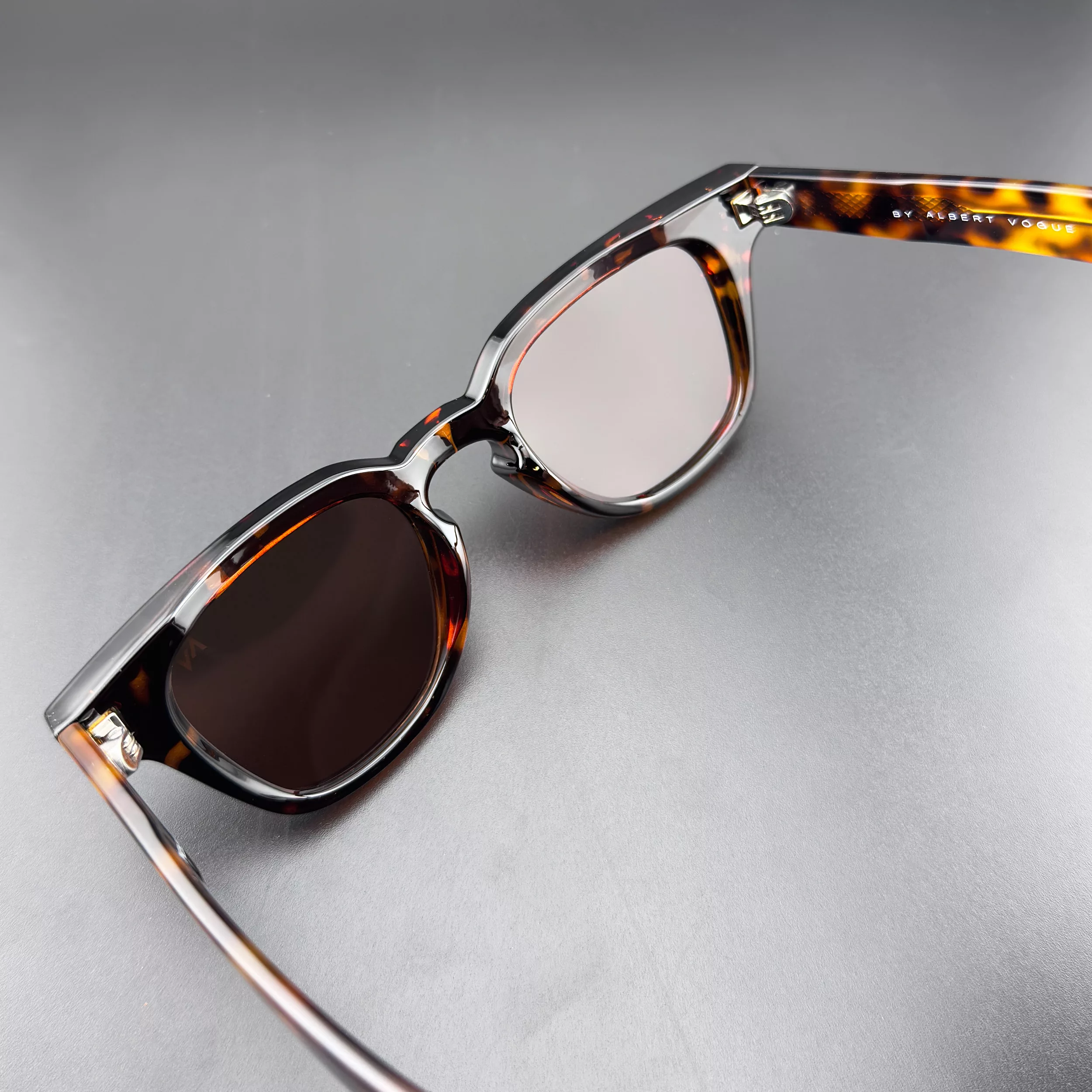 عینک آفتابی آلبرت وگ مدل S31110C2 Acetate Avantgarde Visionary