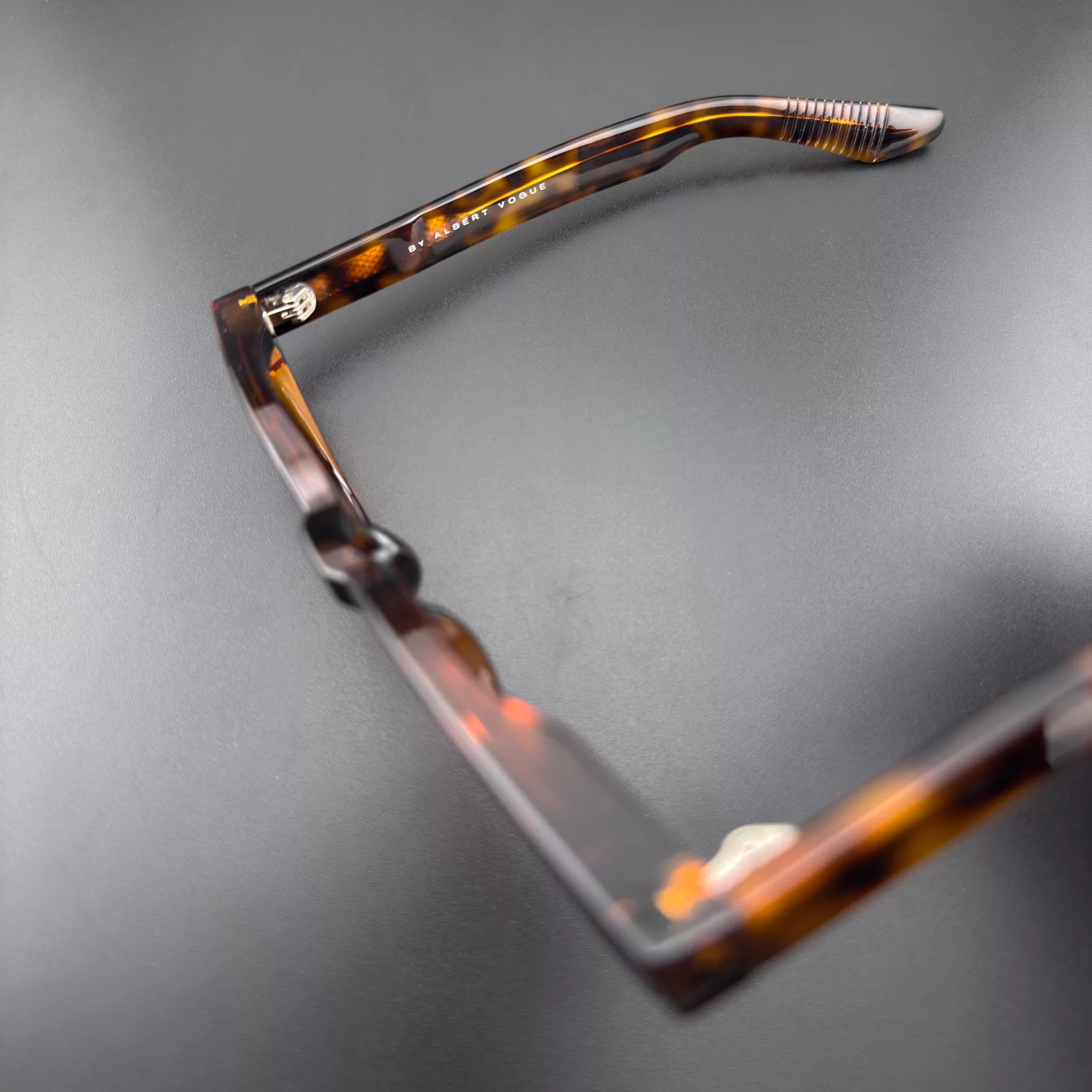 عینک آفتابی مستطیلی آلبرت وگ مدل S31110-C2 Acetate Avantgarde Visionary