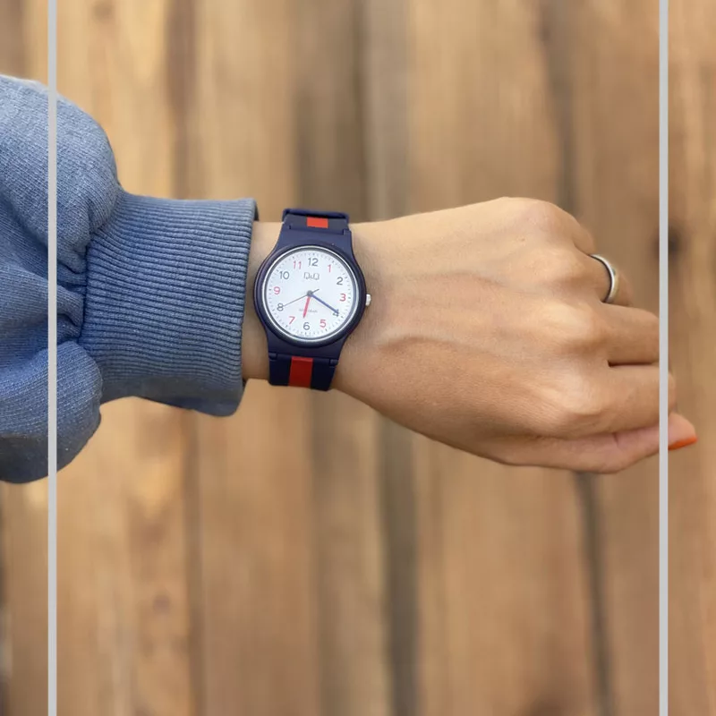 ساعت مچی عقربه ای زنانه کیو اند کیو مدل V06A-002Y