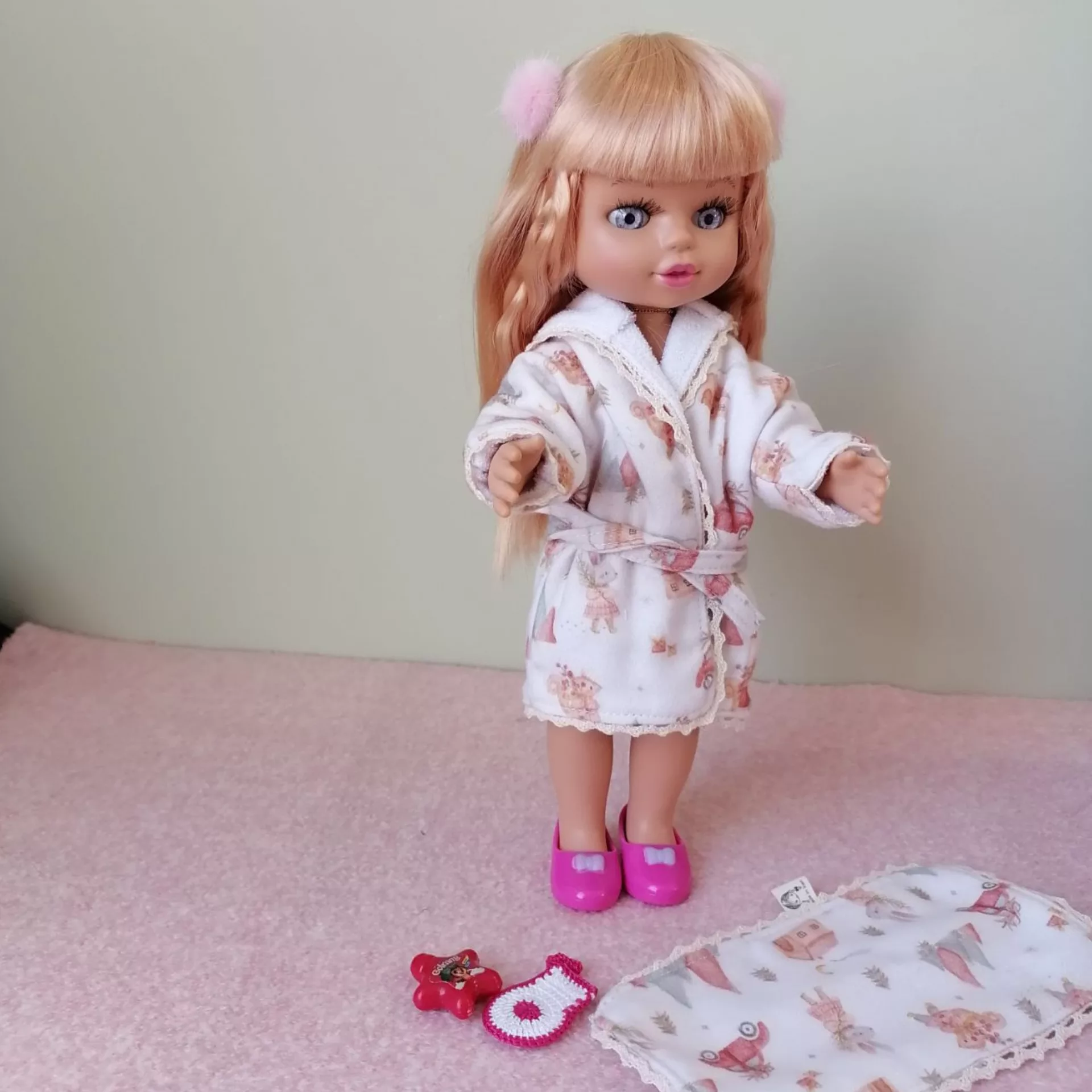 عروسک مدل کمد و لوازم ارتفاع 40 سانتی متر