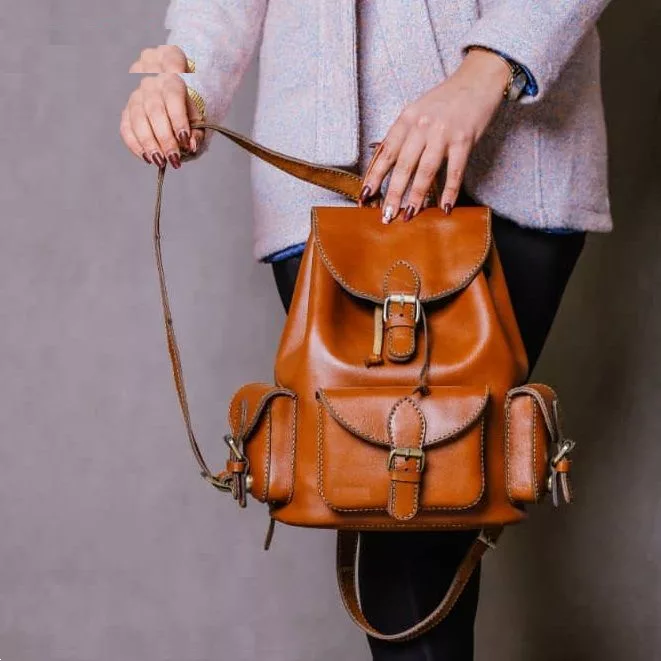 کوله پشتی زنانه چرم بارثاوا کد 1367