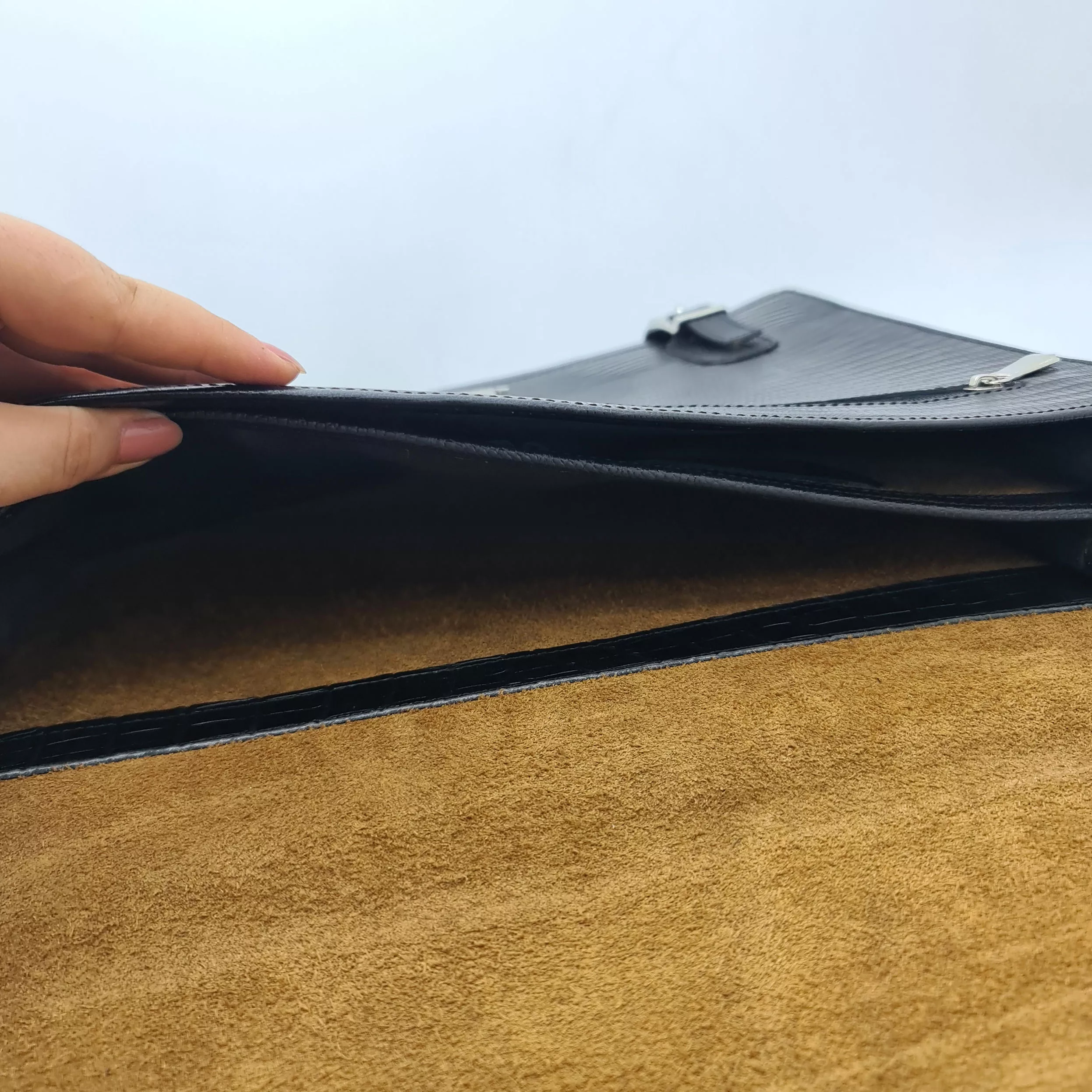 کیف اداری مدل آرون چرم طبیعی گاوی کد S_220