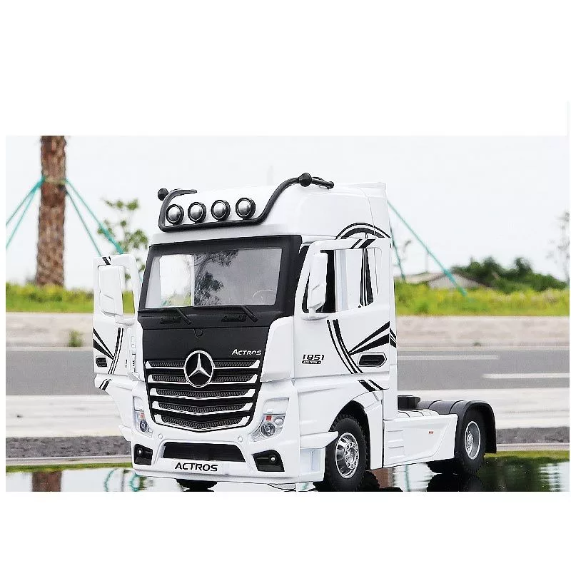 ماشین بازی مدل benz actros