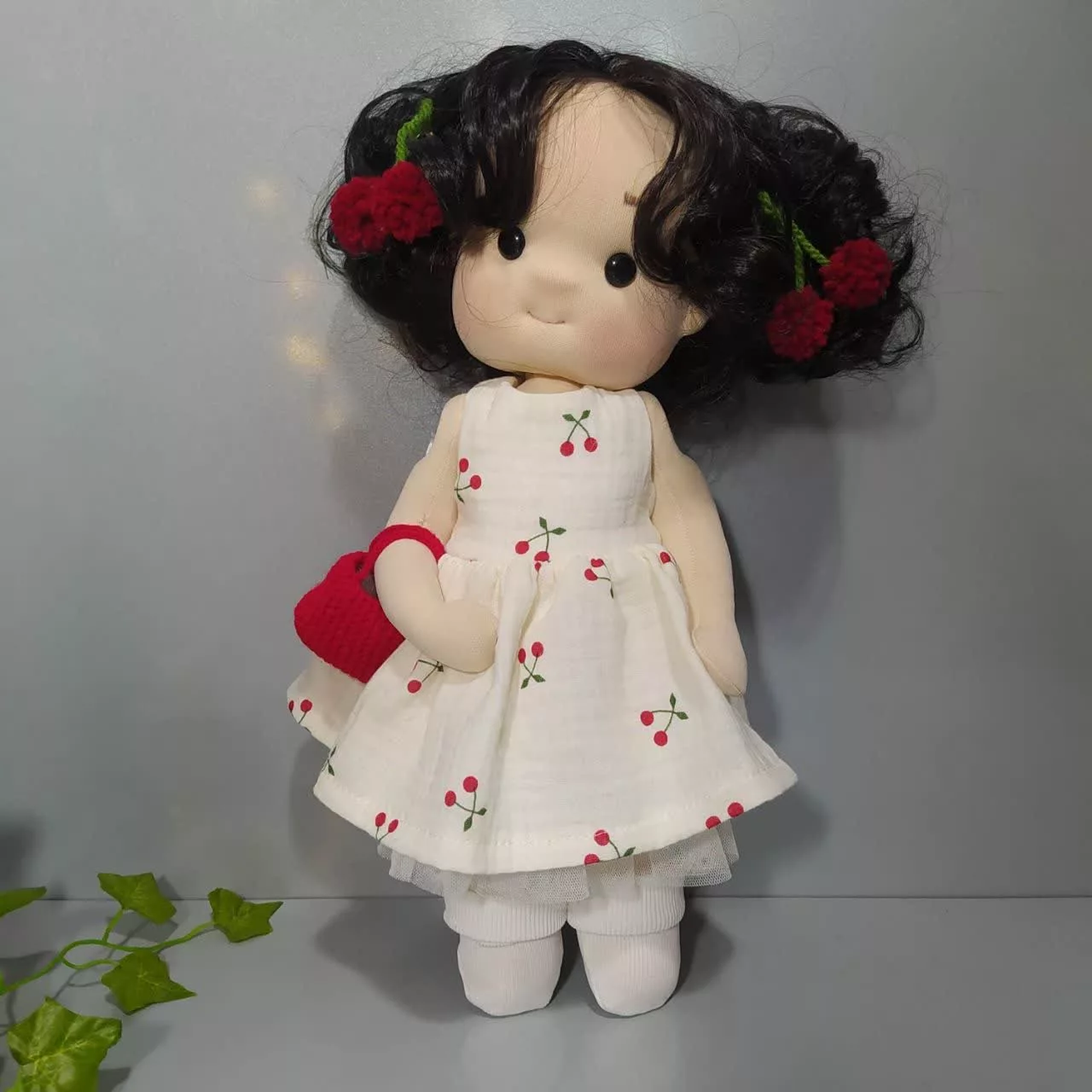 عروسک مدل یانا طرح گیلاس ارتفاع 40 سانتی متر