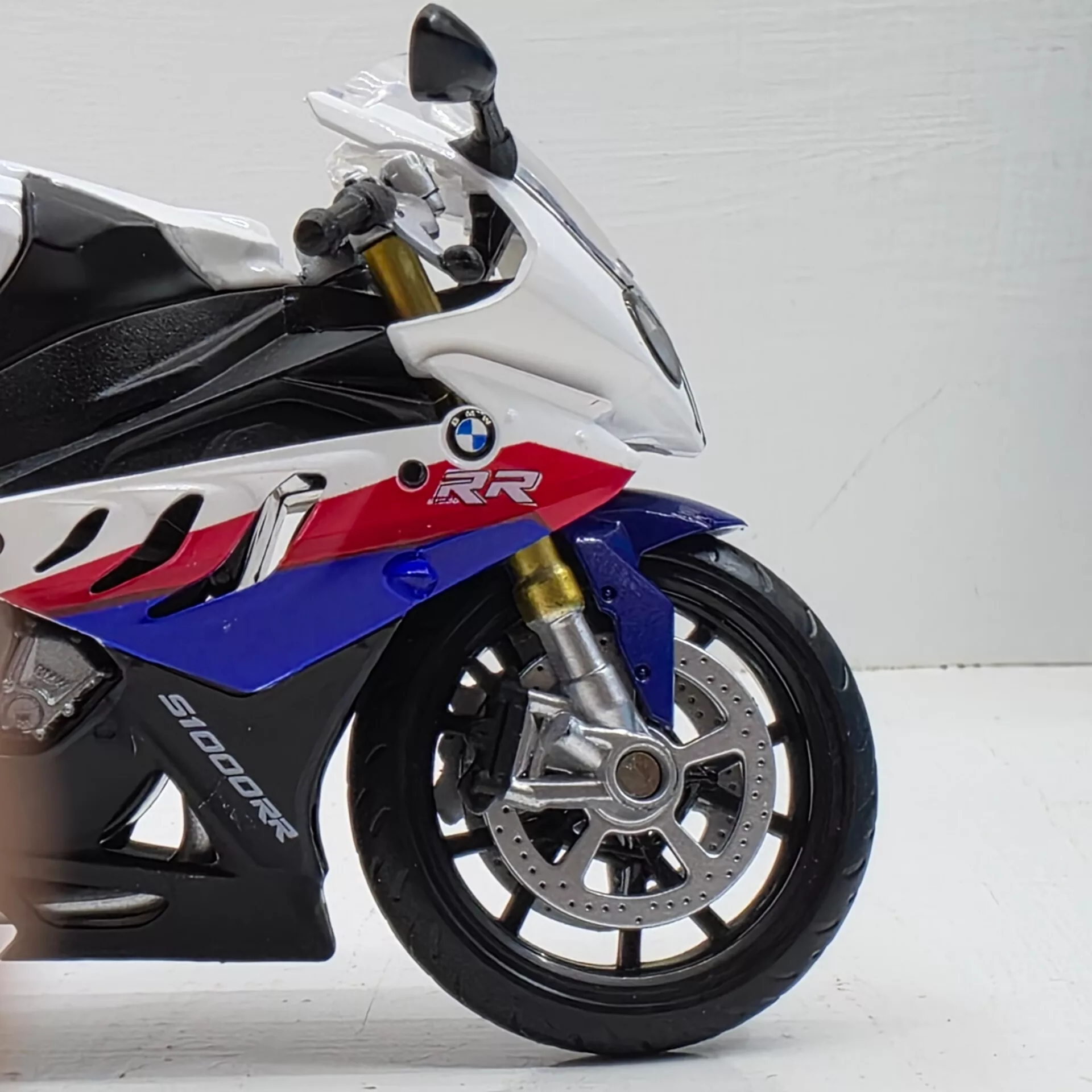 موتور بازی ناب سل مدل بی ام و BMW S1000 RR به همراه جاسوییچی