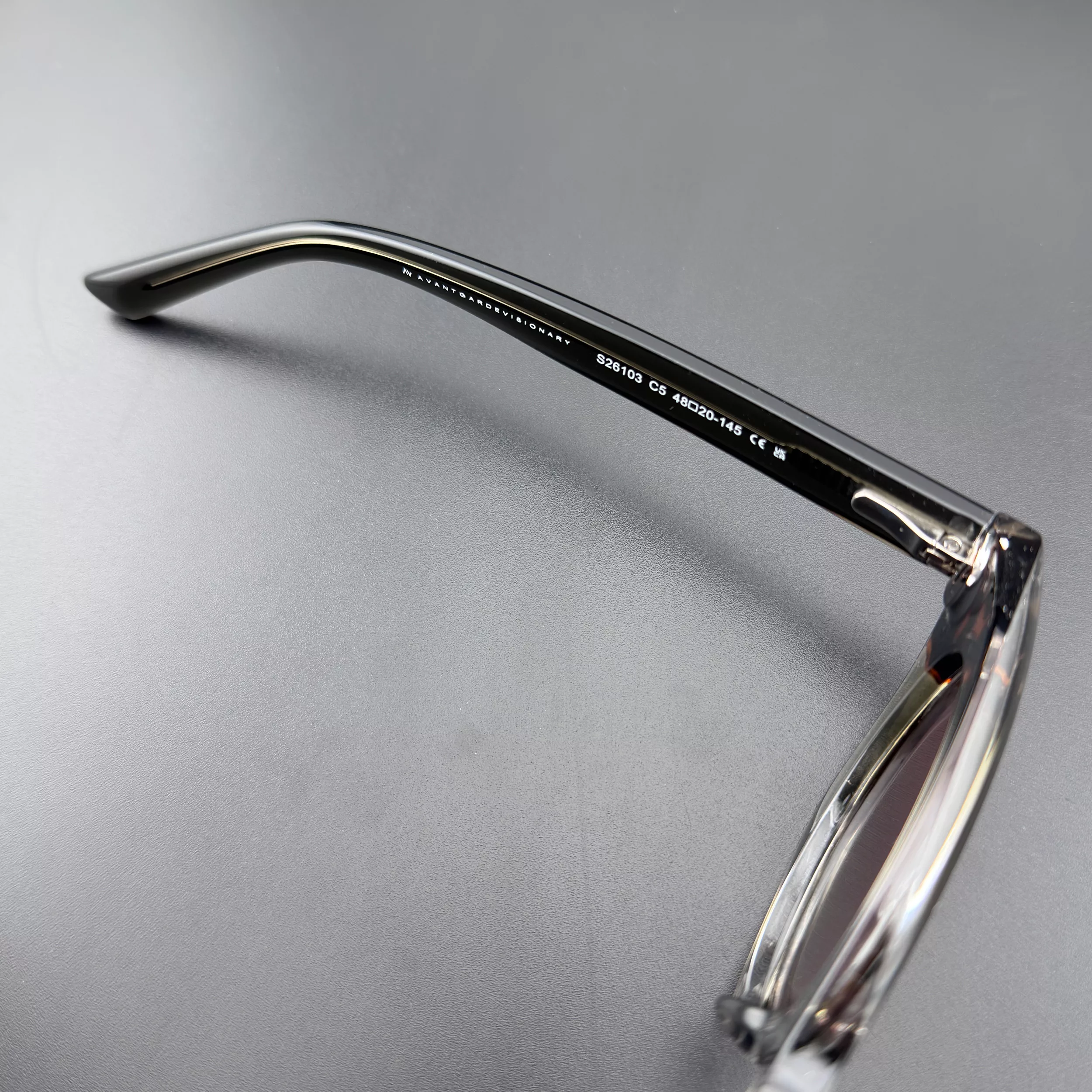 عینک آفتابی گربهای زنانه آلبرت وگ مدل S26103-C5 Avantgarde Visionary
