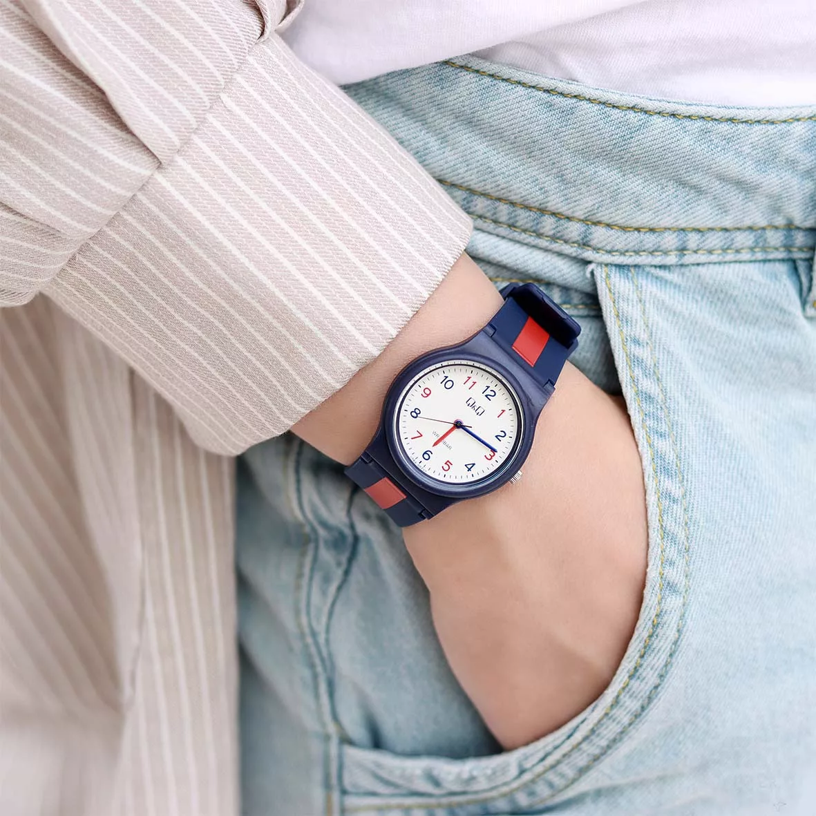 ساعت مچی عقربه ای زنانه کیو اند کیو مدل V06A-002Y