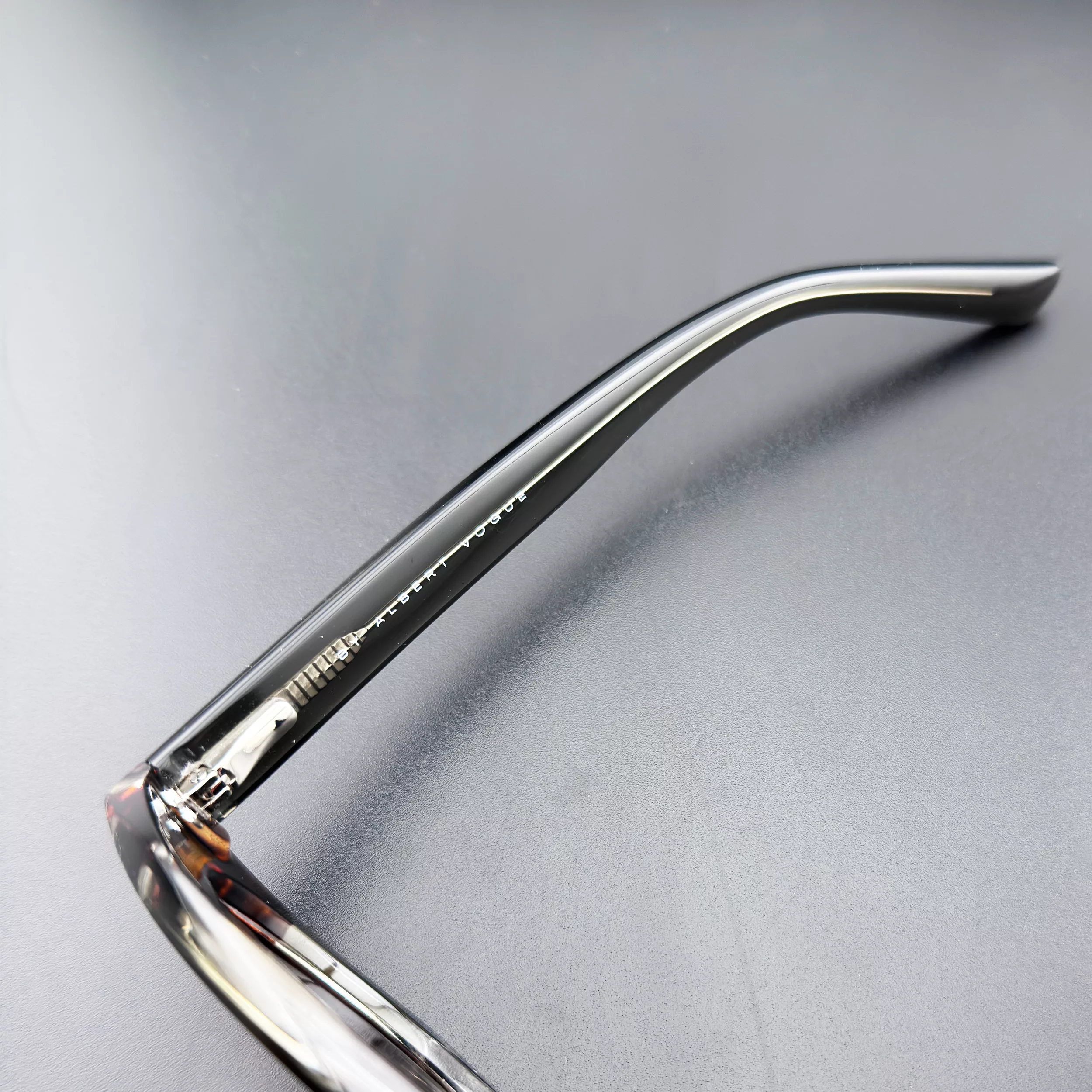 عینک آفتابی گربهای زنانه آلبرت وگ مدل S26103-C5 Avantgarde Visionary