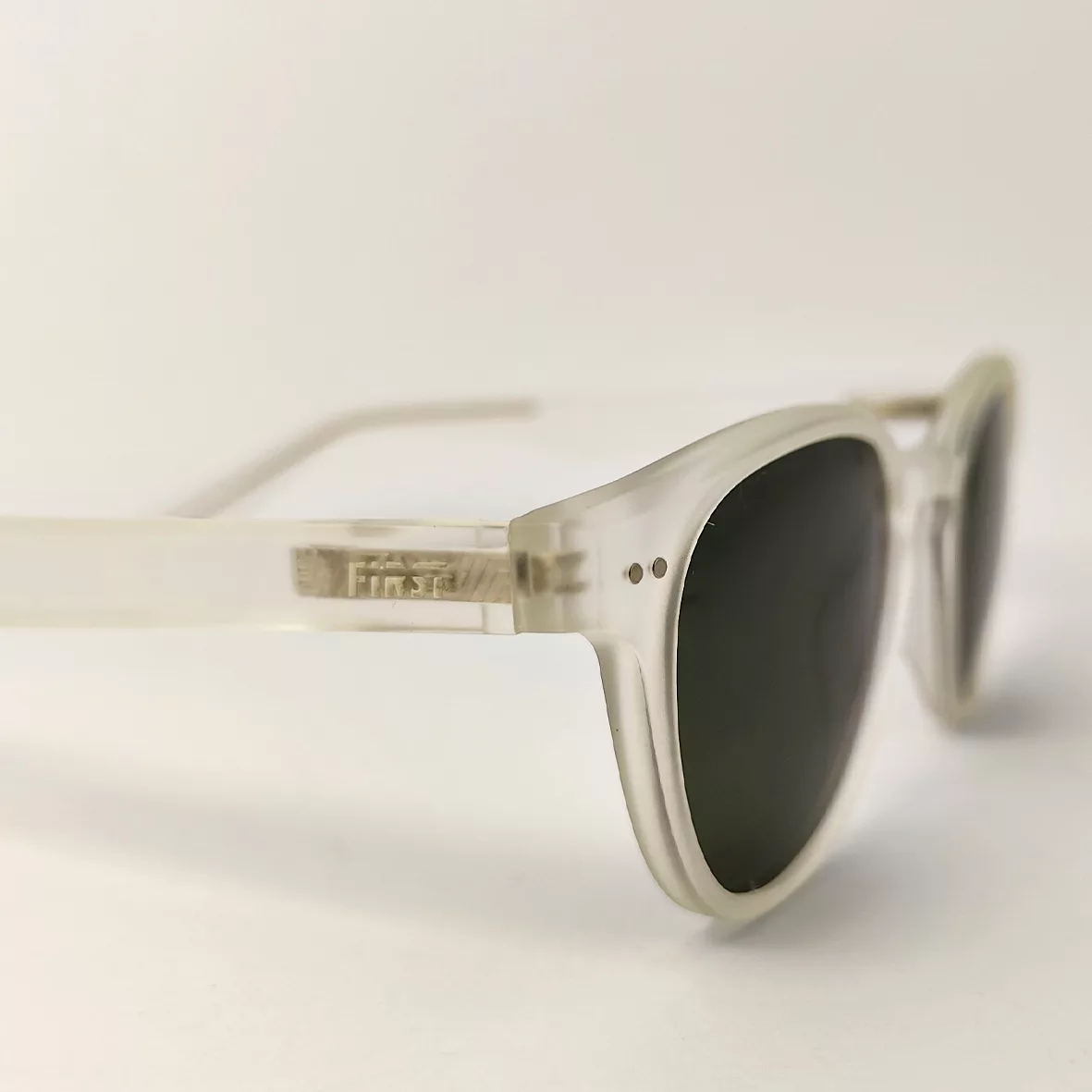 عینک آفتابی پنتوس زنانه فرست مدل RB7107C22