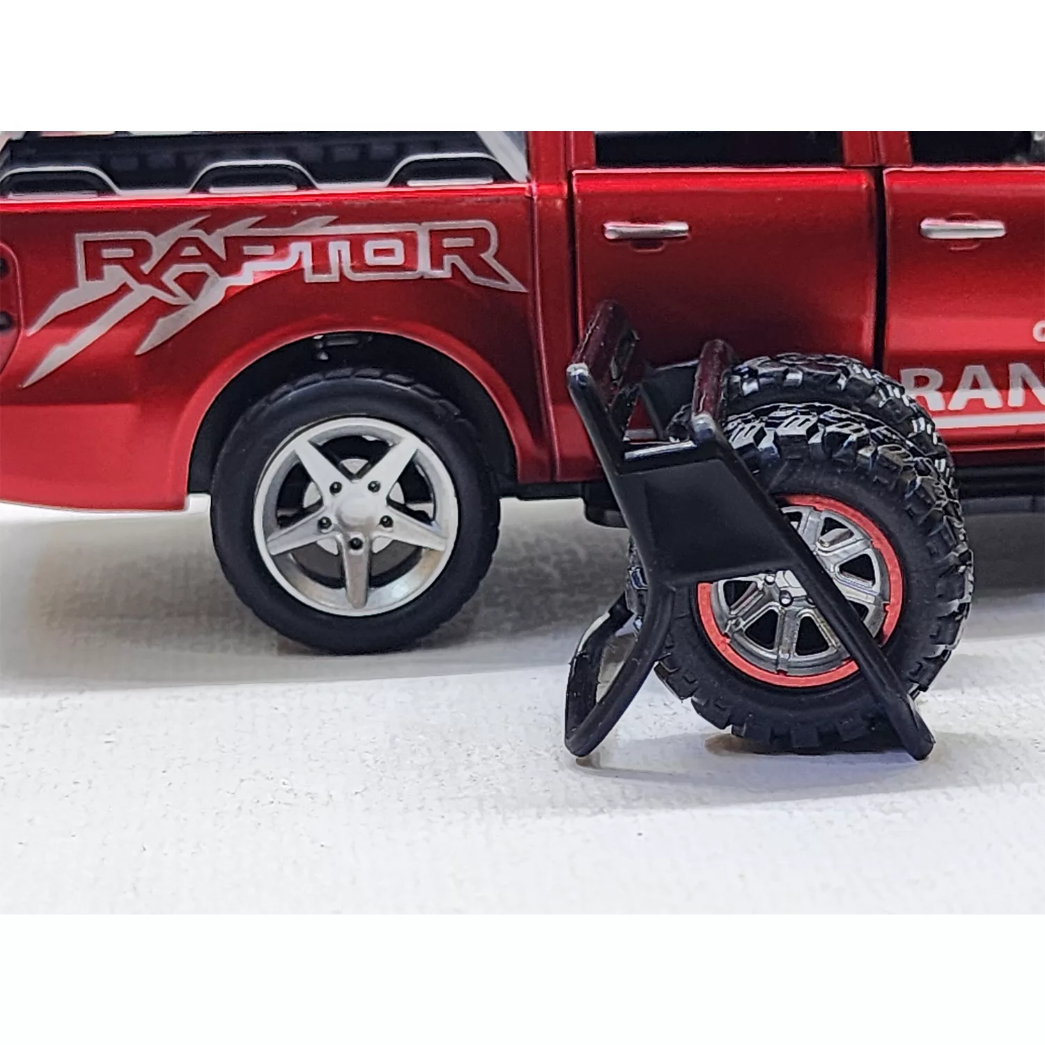 ماشین بازی مدل فلزی FORD RAPTOR