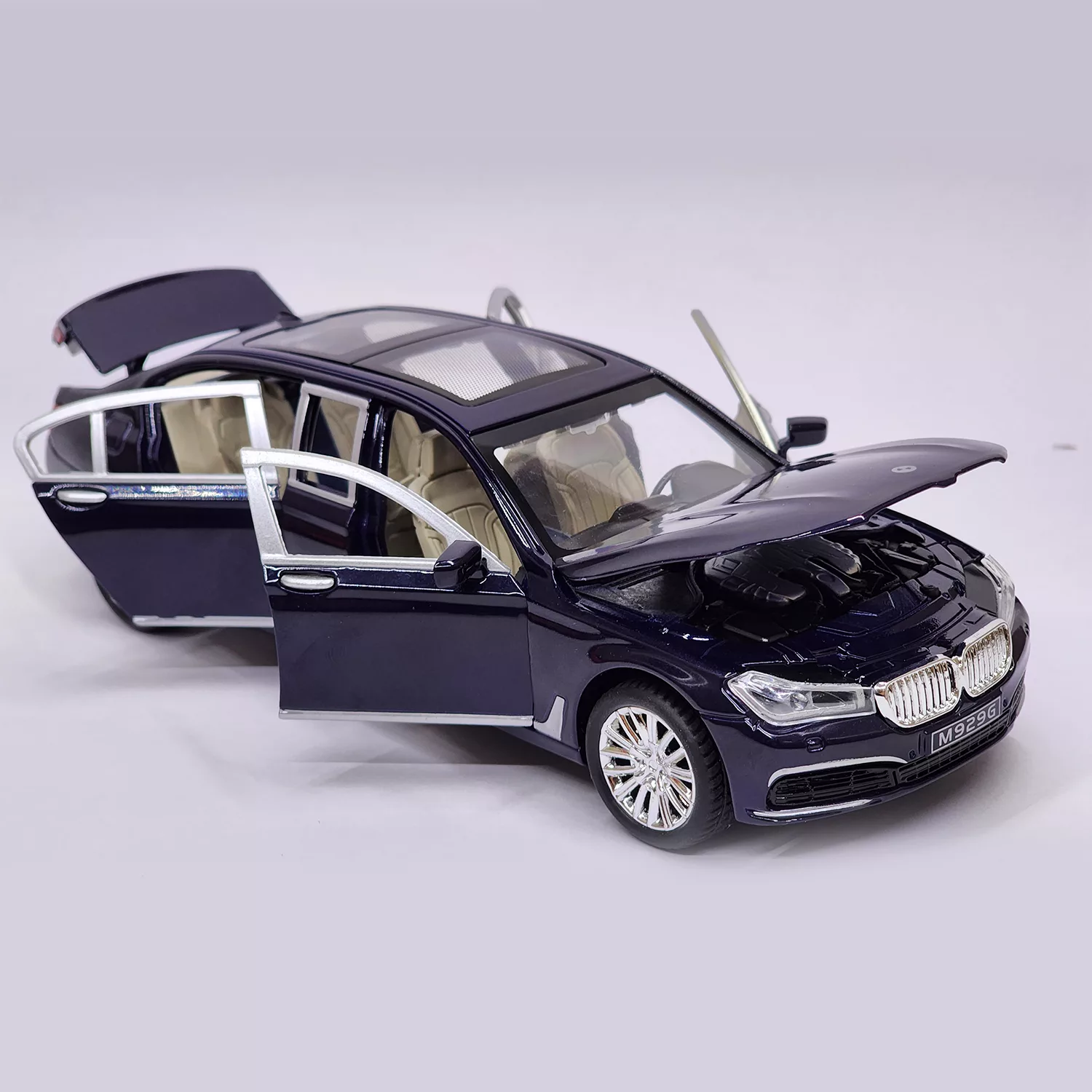 ماشین بازی مدل لیموزین بی ام و BMW 760LI