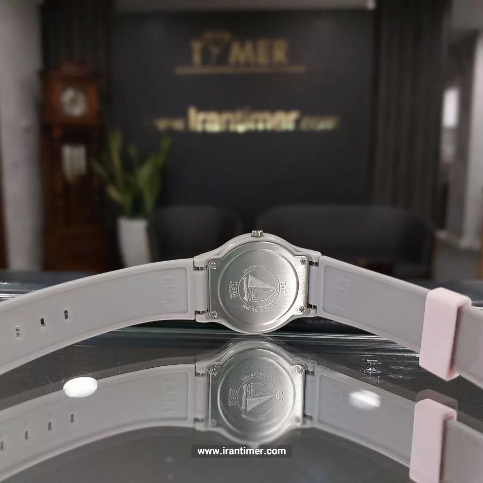 ساعت مچی عقربه ای زنانه کیو اند کیو مدل V06A-011VY