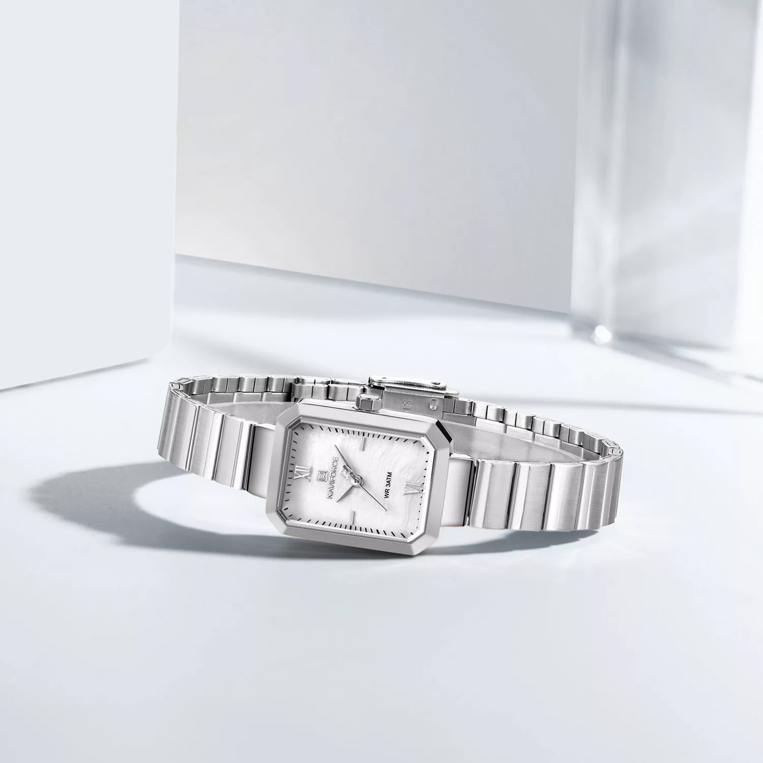 ساعت مچی عقربهای کوارتز زنانه نیوی فورس مدل NF5050SS