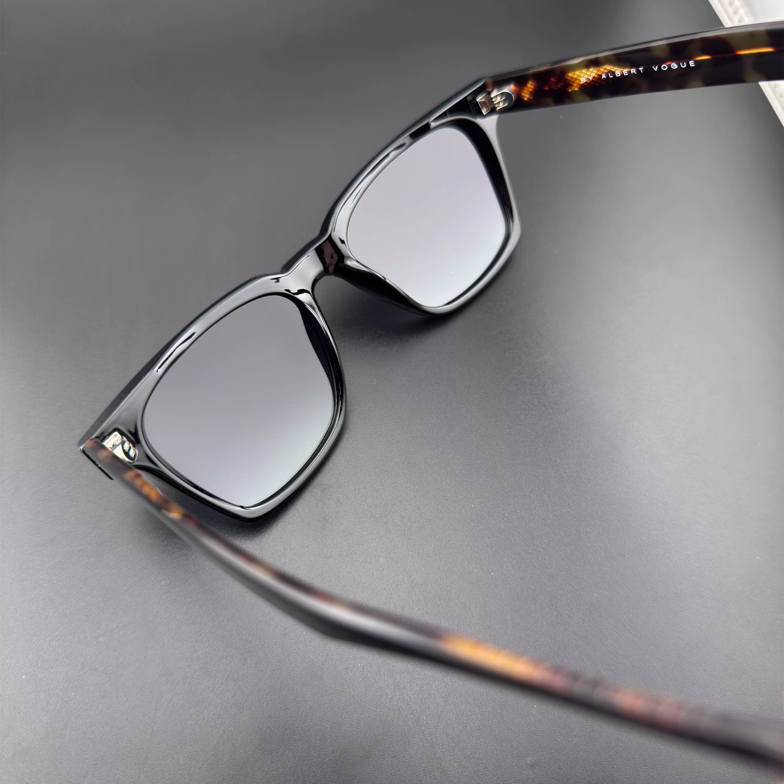 عینک آفتابی مستطیلی آلبرت وگ مدل S31109C2 Acetate Avantgarde Visionary