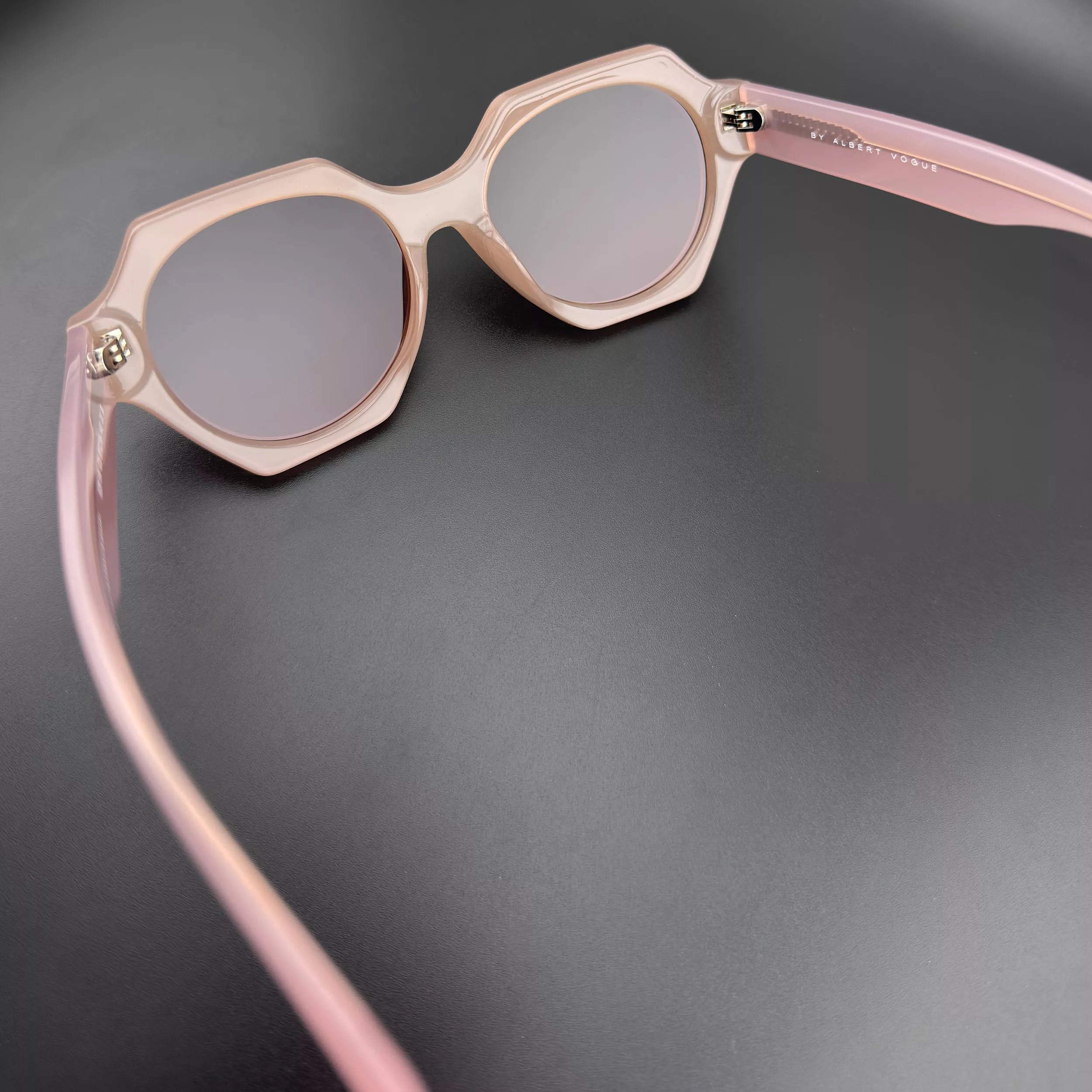 عینک آفتابی چند ضلعی زنانه آلبرت وگ مدل S26106C3 Acetate Avantgarde Visionary