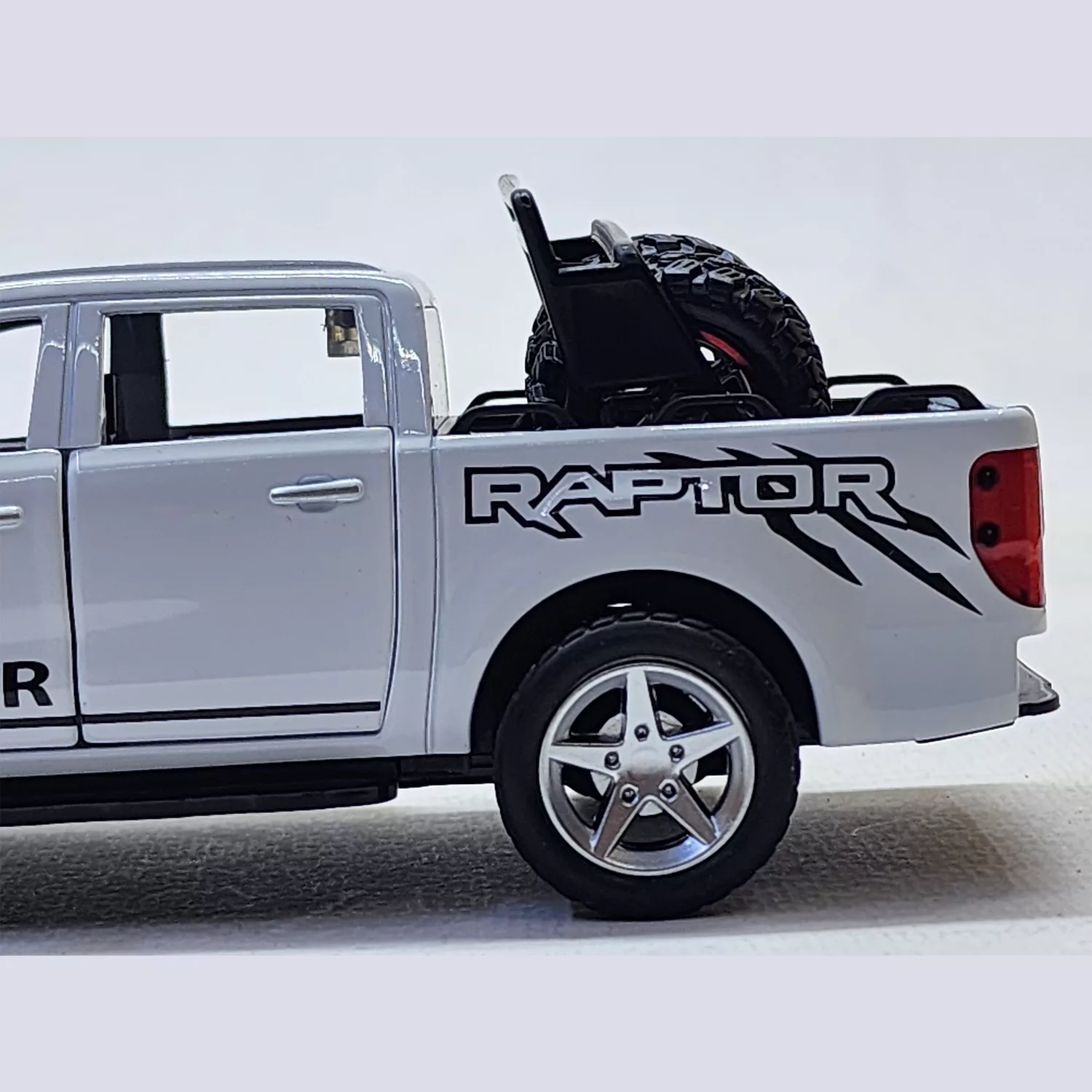 ماشین بازی مدل فلزی FORD RAPTOR