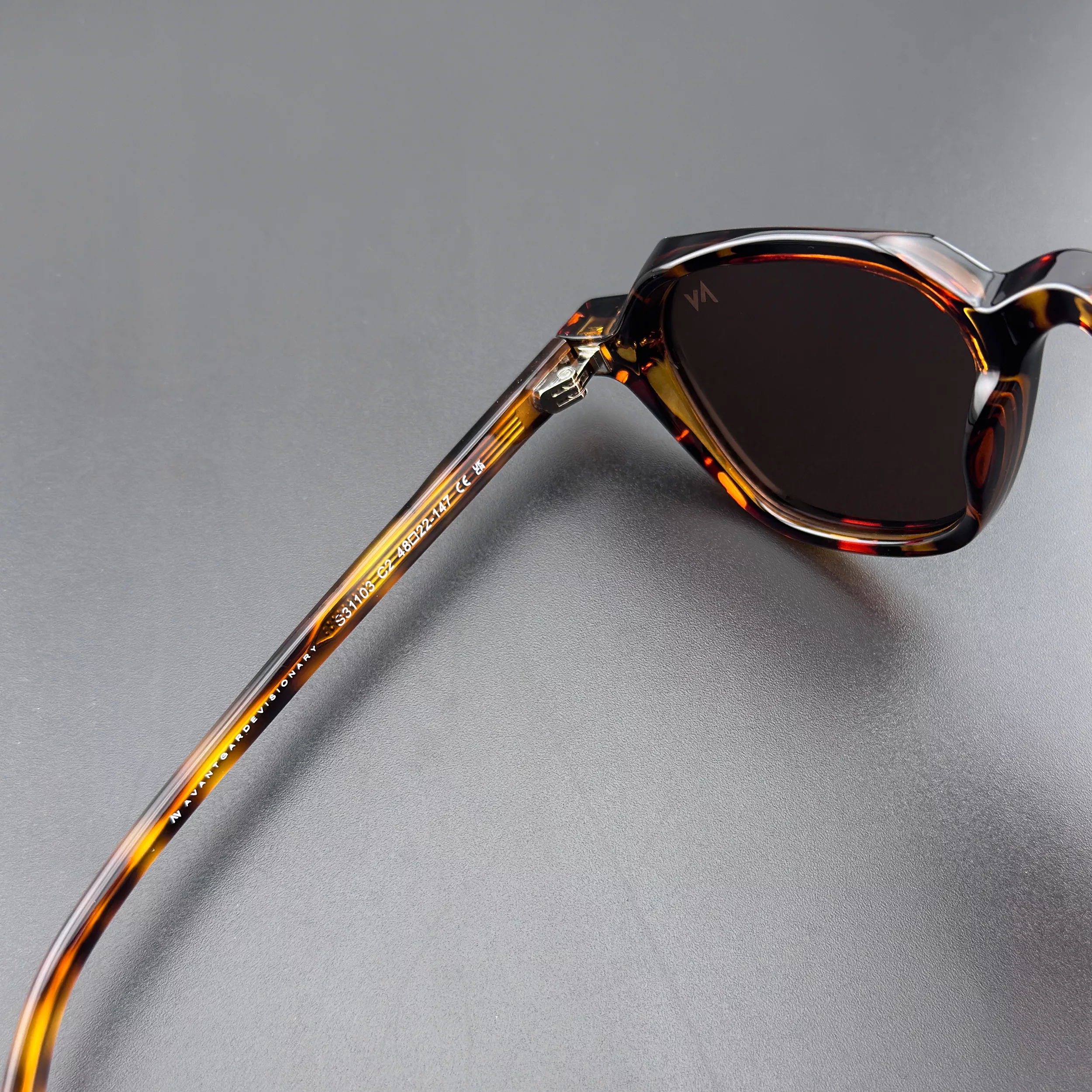 عینک آفتابی زنانه آلبرت وگ مدل S31103C2